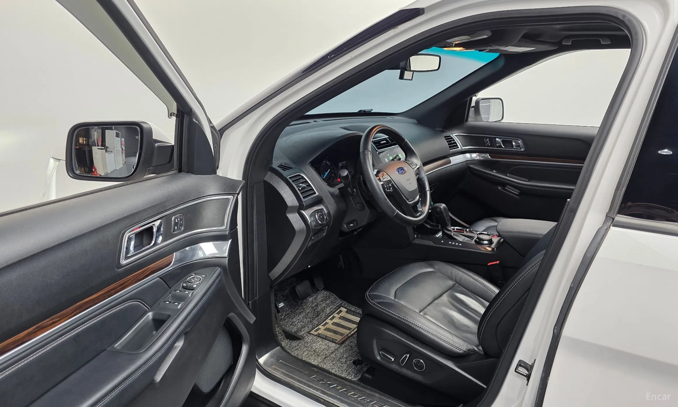 Ford Explorer превью 10