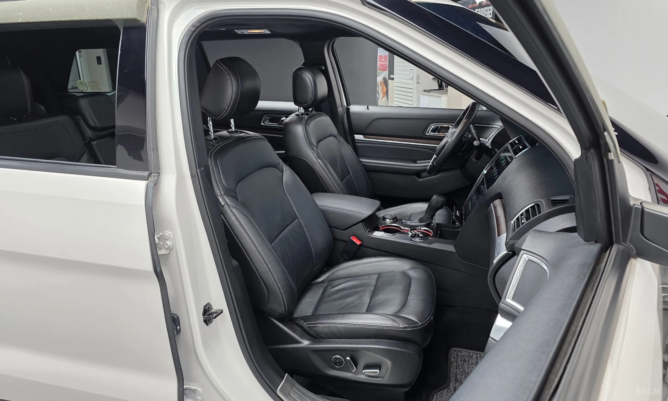 Ford Explorer превью 12