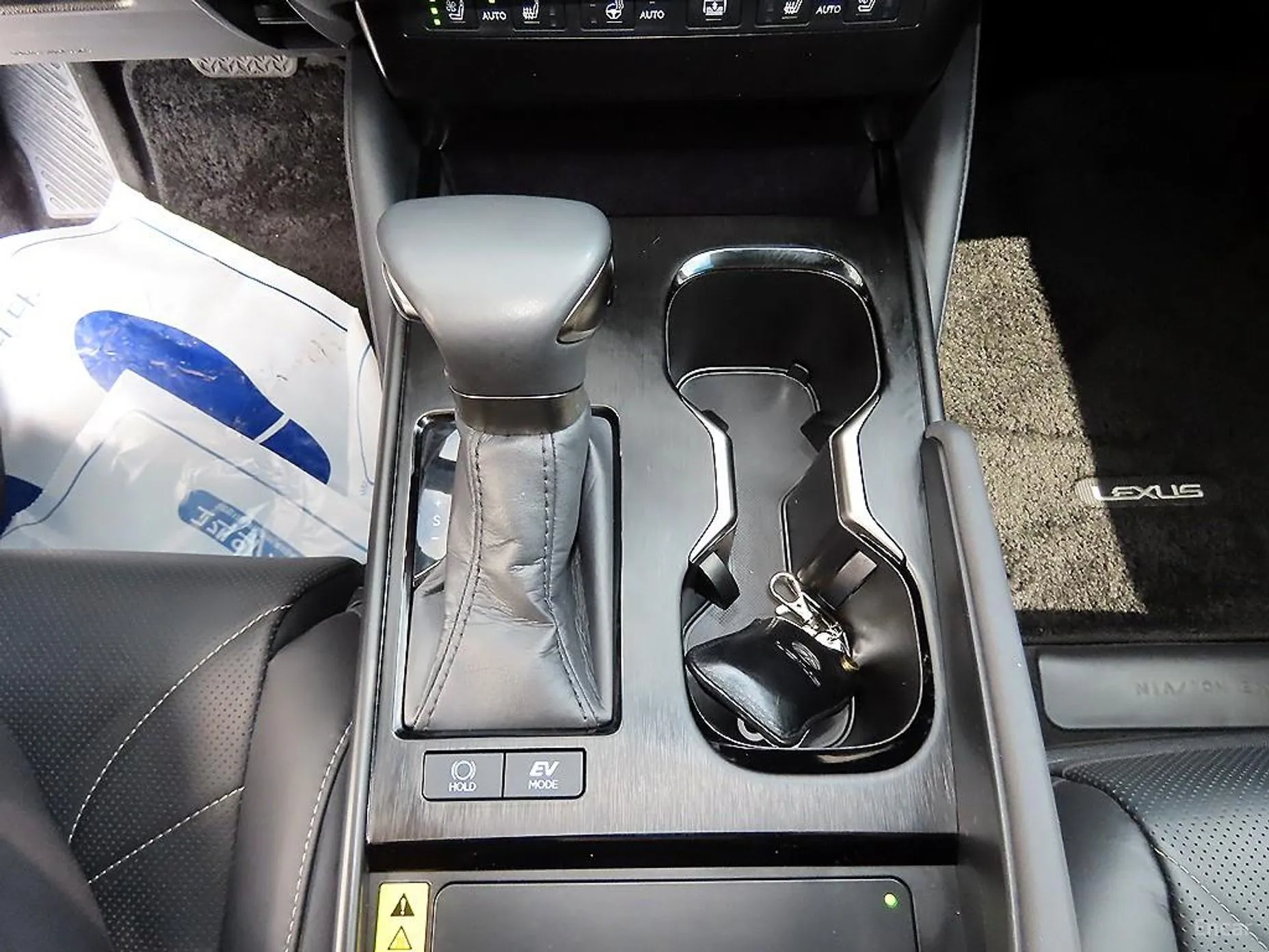 Lexus ES300h 7th Generation превью 10