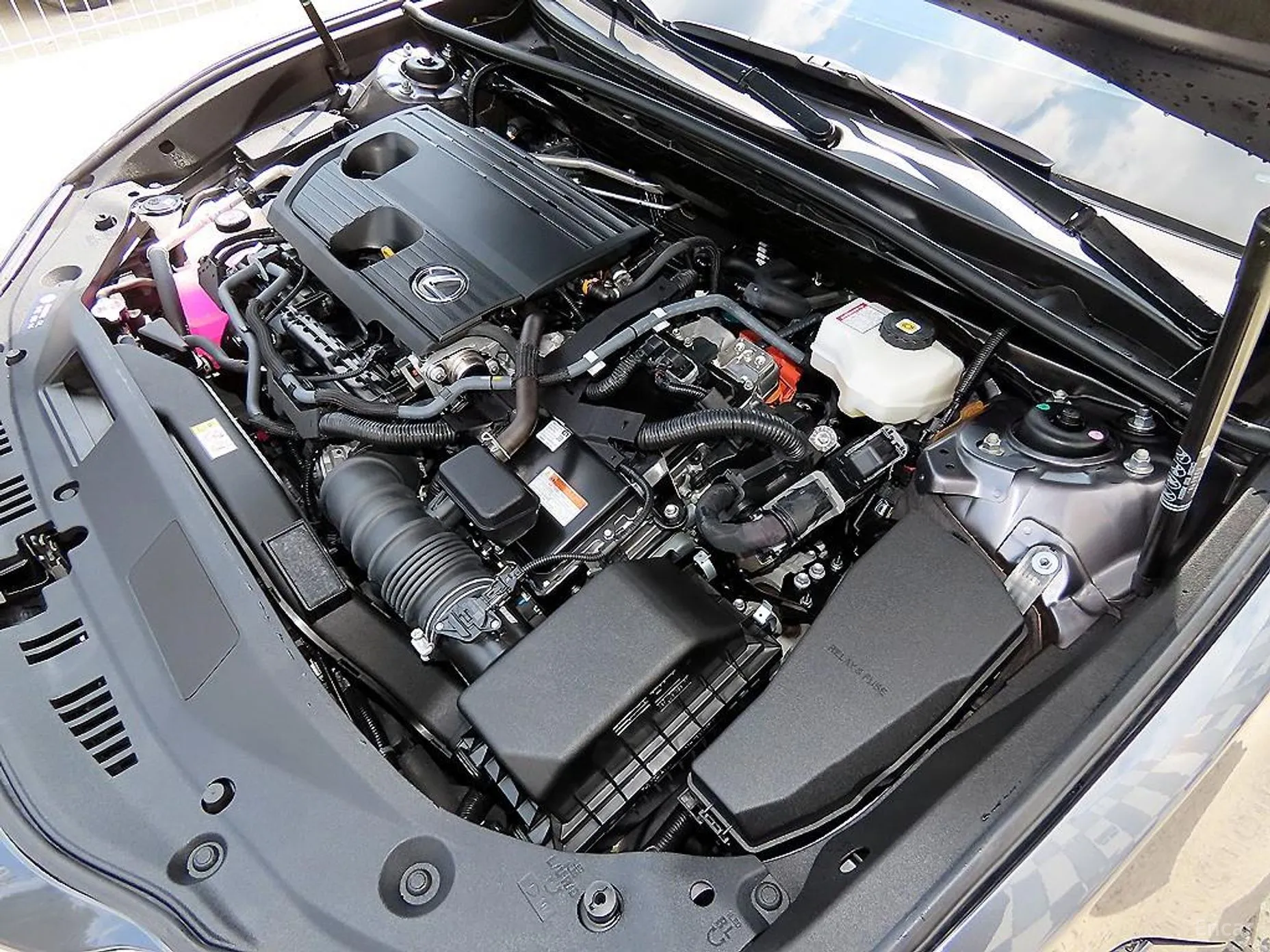 Lexus ES300h 7th Generation превью 19