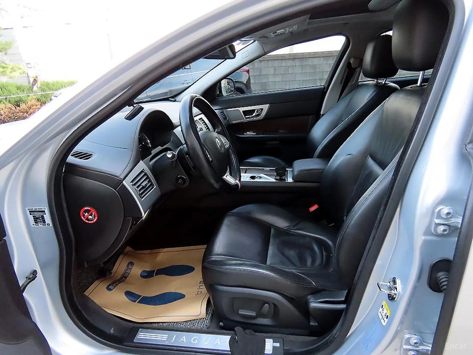 Jaguar New XF превью 5
