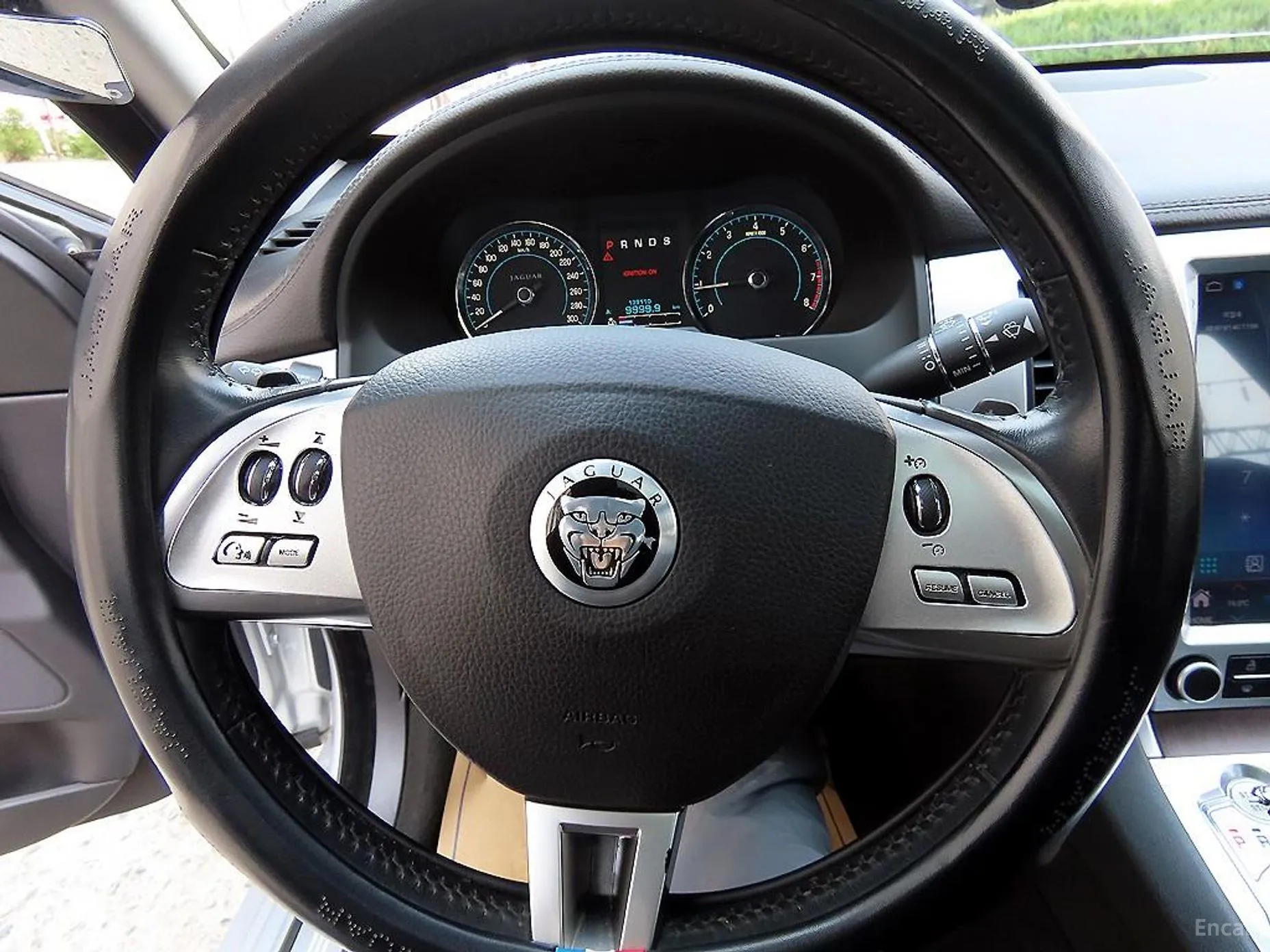 Jaguar New XF превью 8