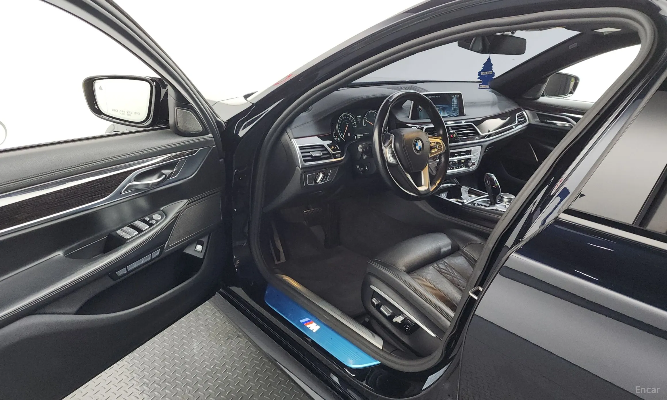 BMW 7 Series (G11) превью 10