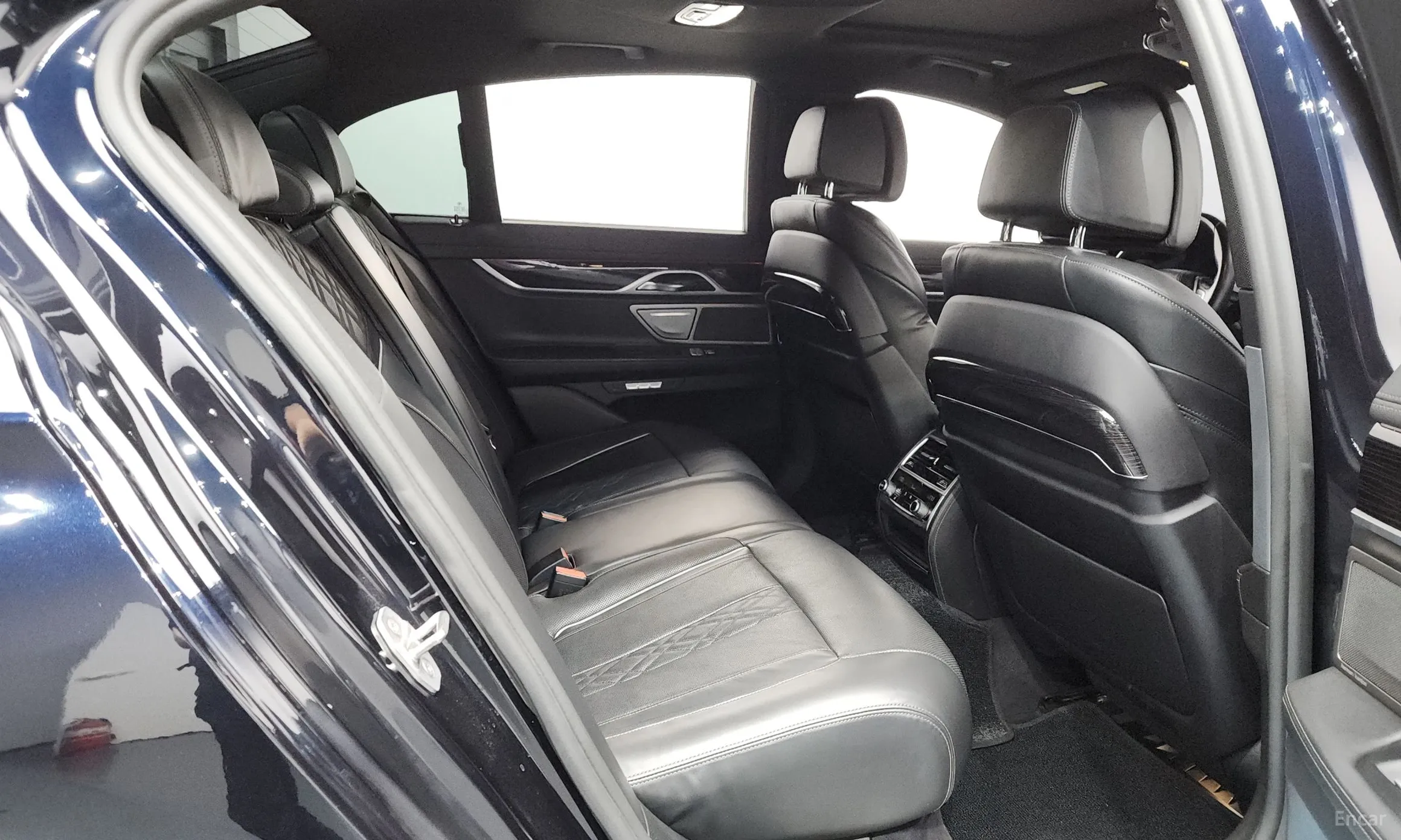 BMW 7 Series (G11) превью 11