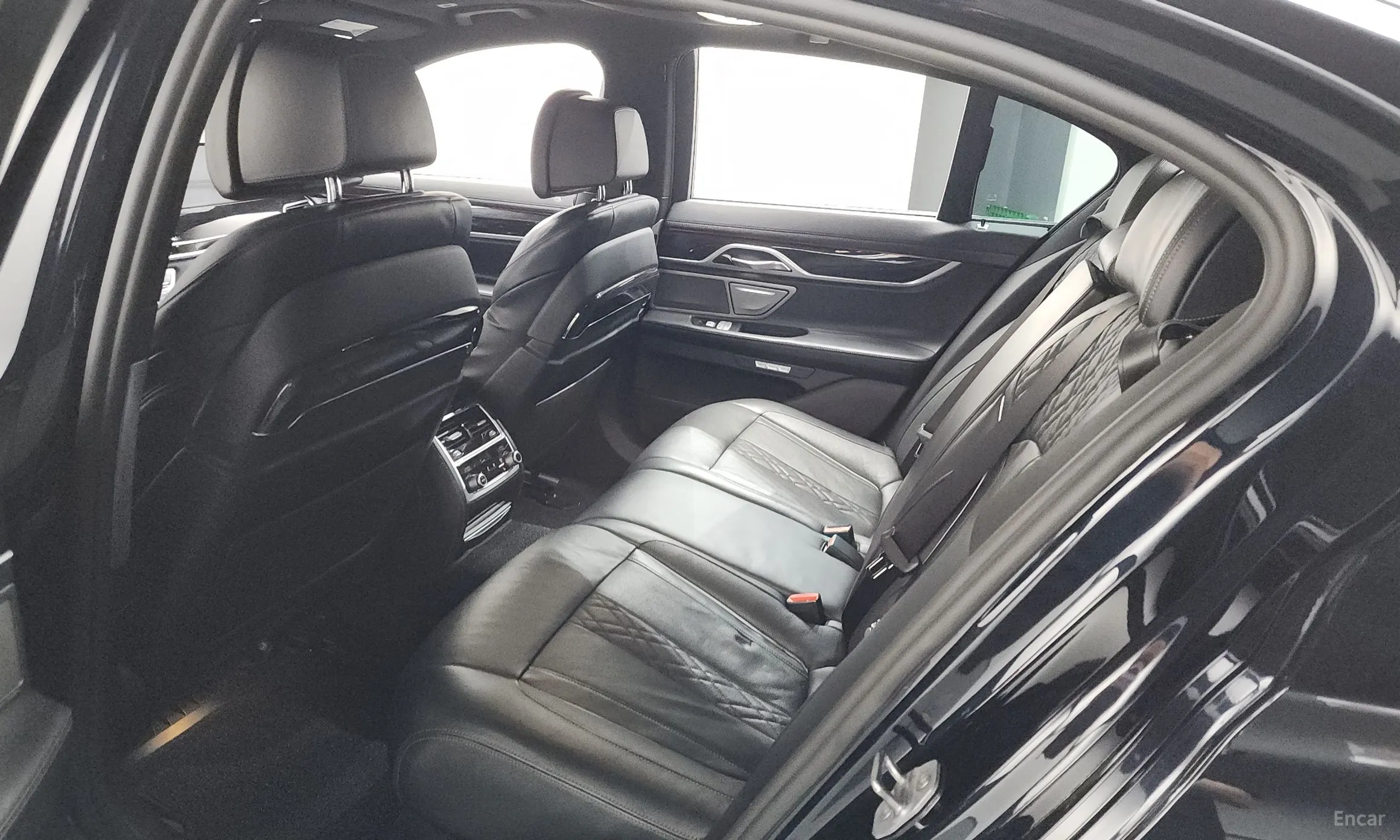 BMW 7 Series (G11) превью 19