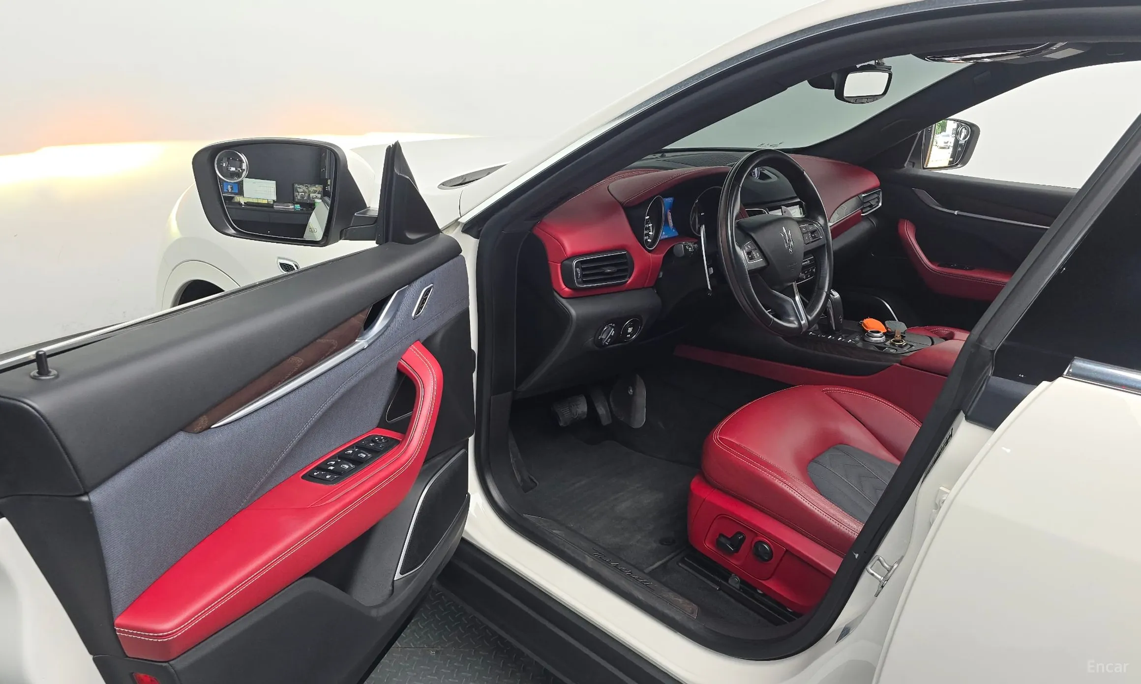 Maserati Levante превью 10