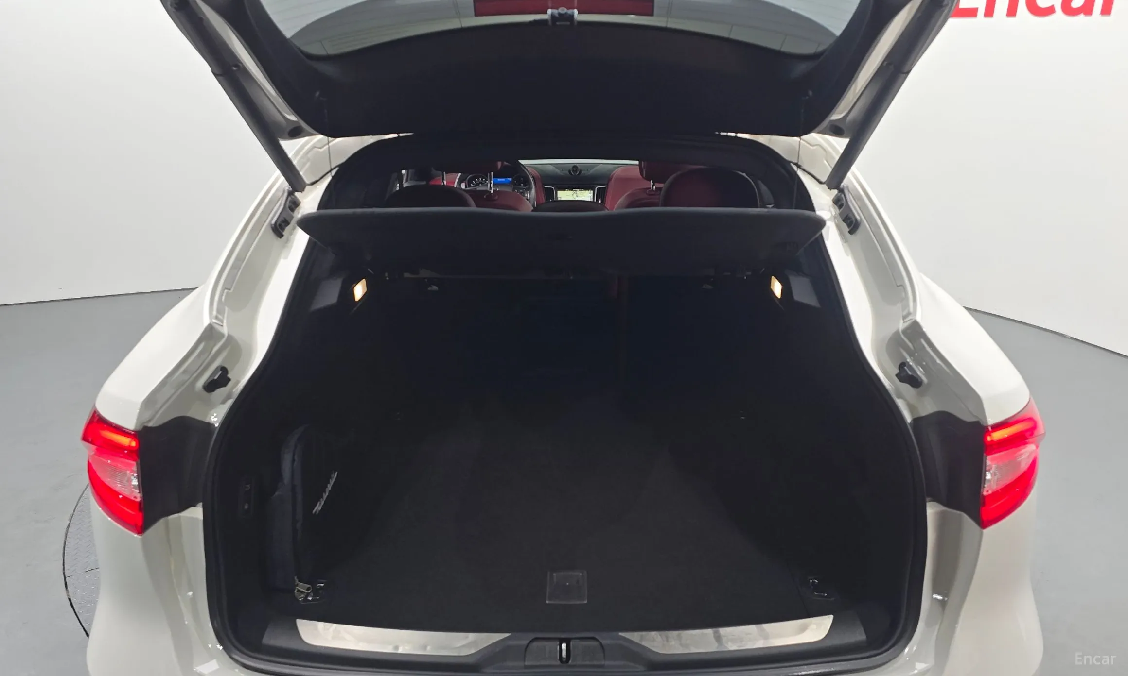 Maserati Levante превью 20