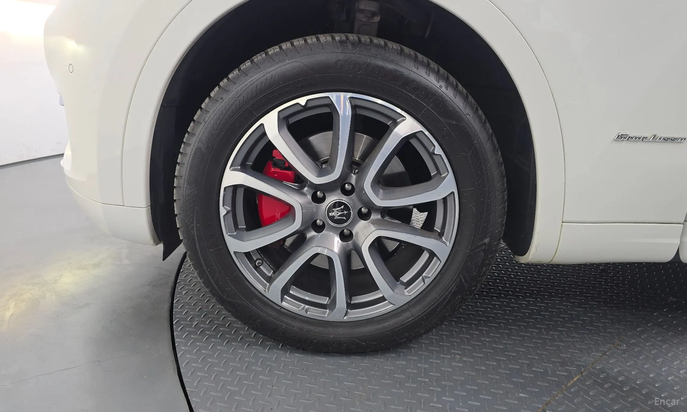 Maserati Levante превью 5