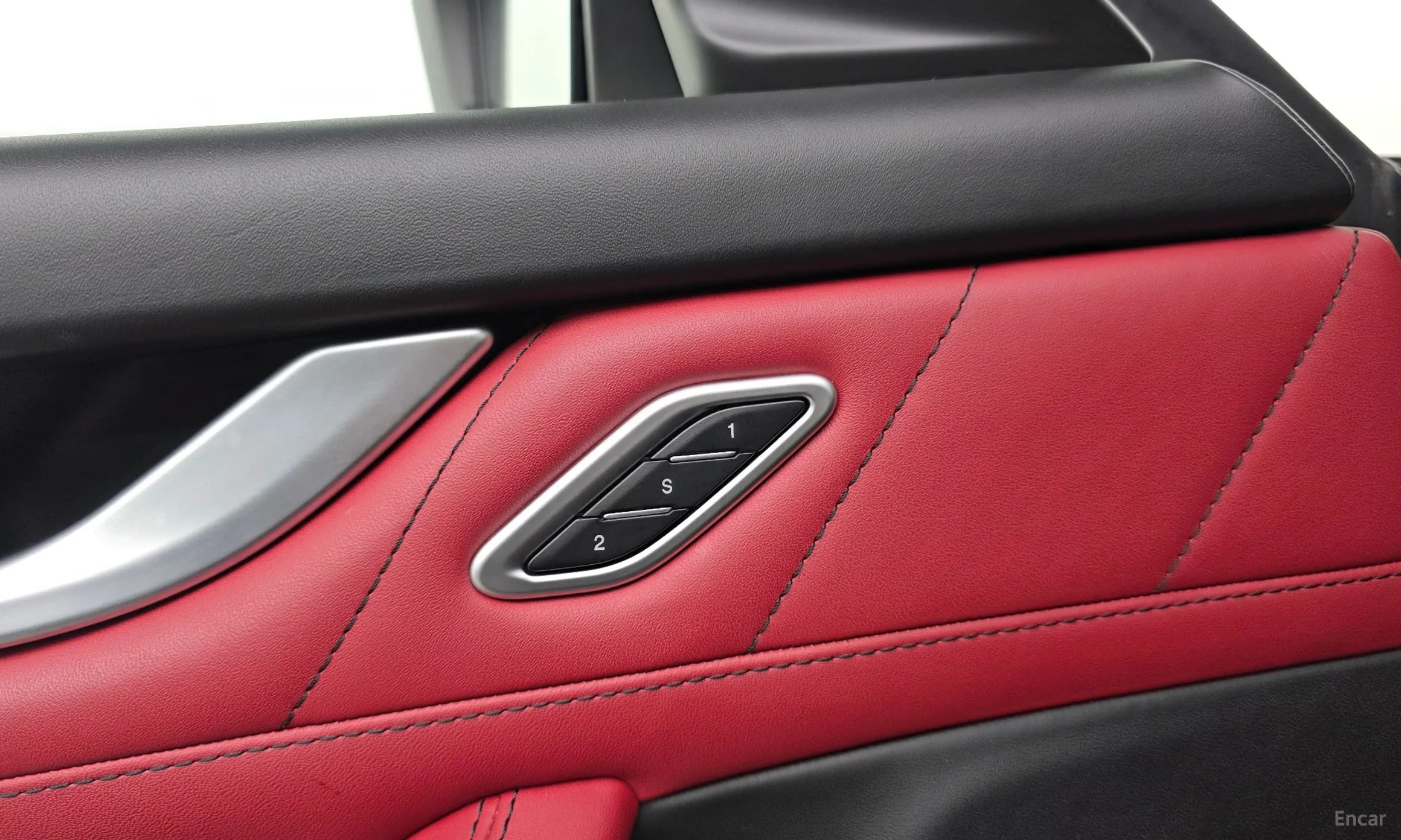 Maserati Levante превью 13