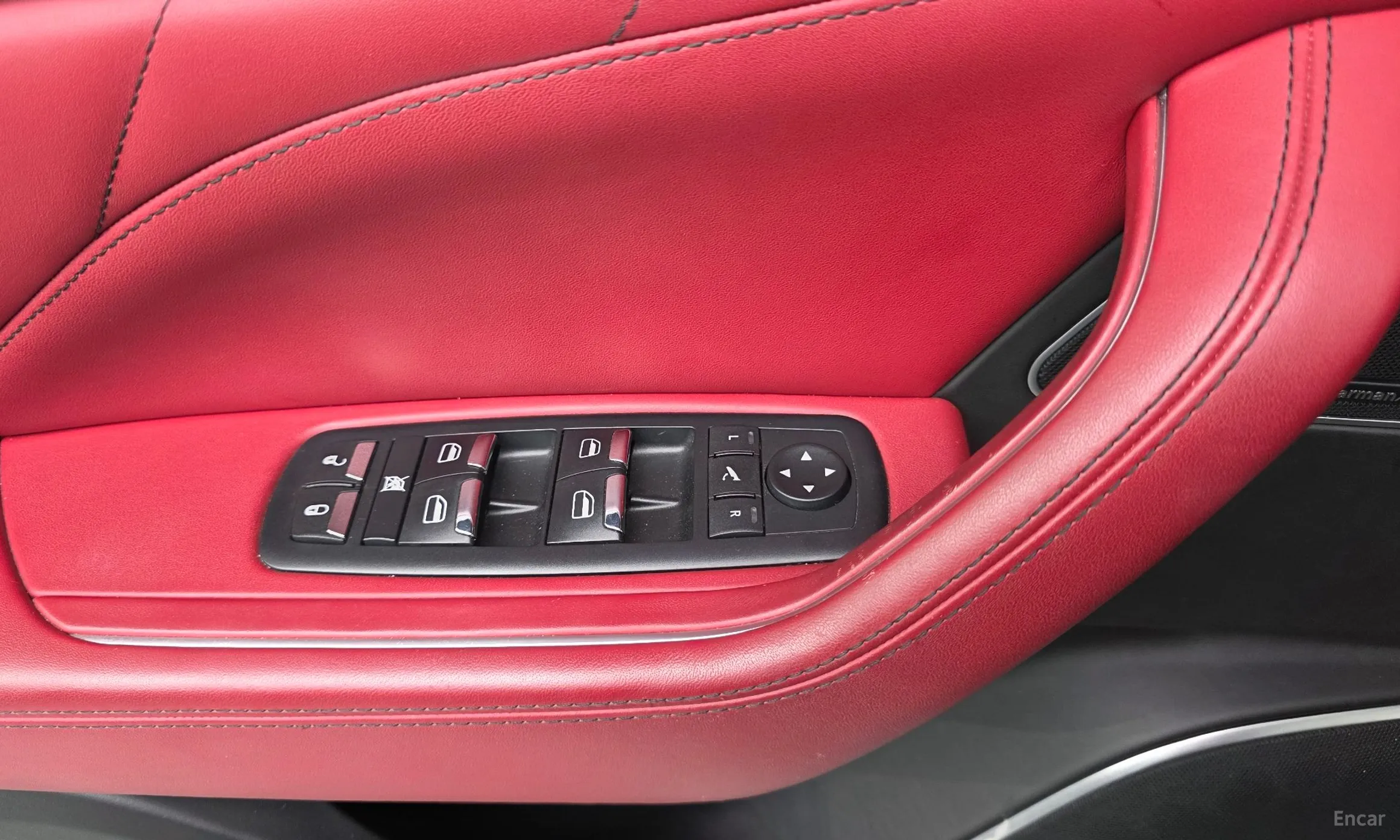 Maserati Levante превью 15