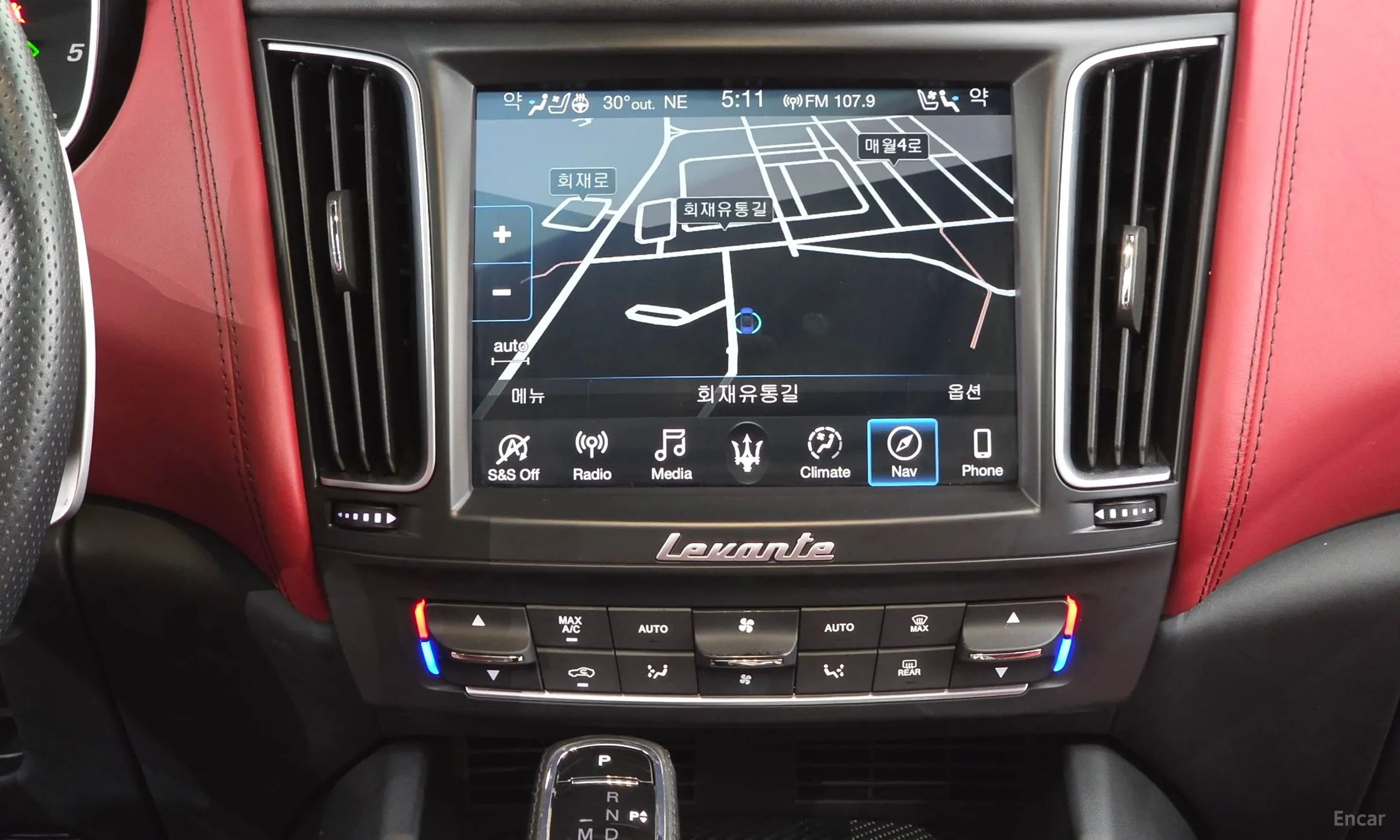 Maserati Levante превью 19