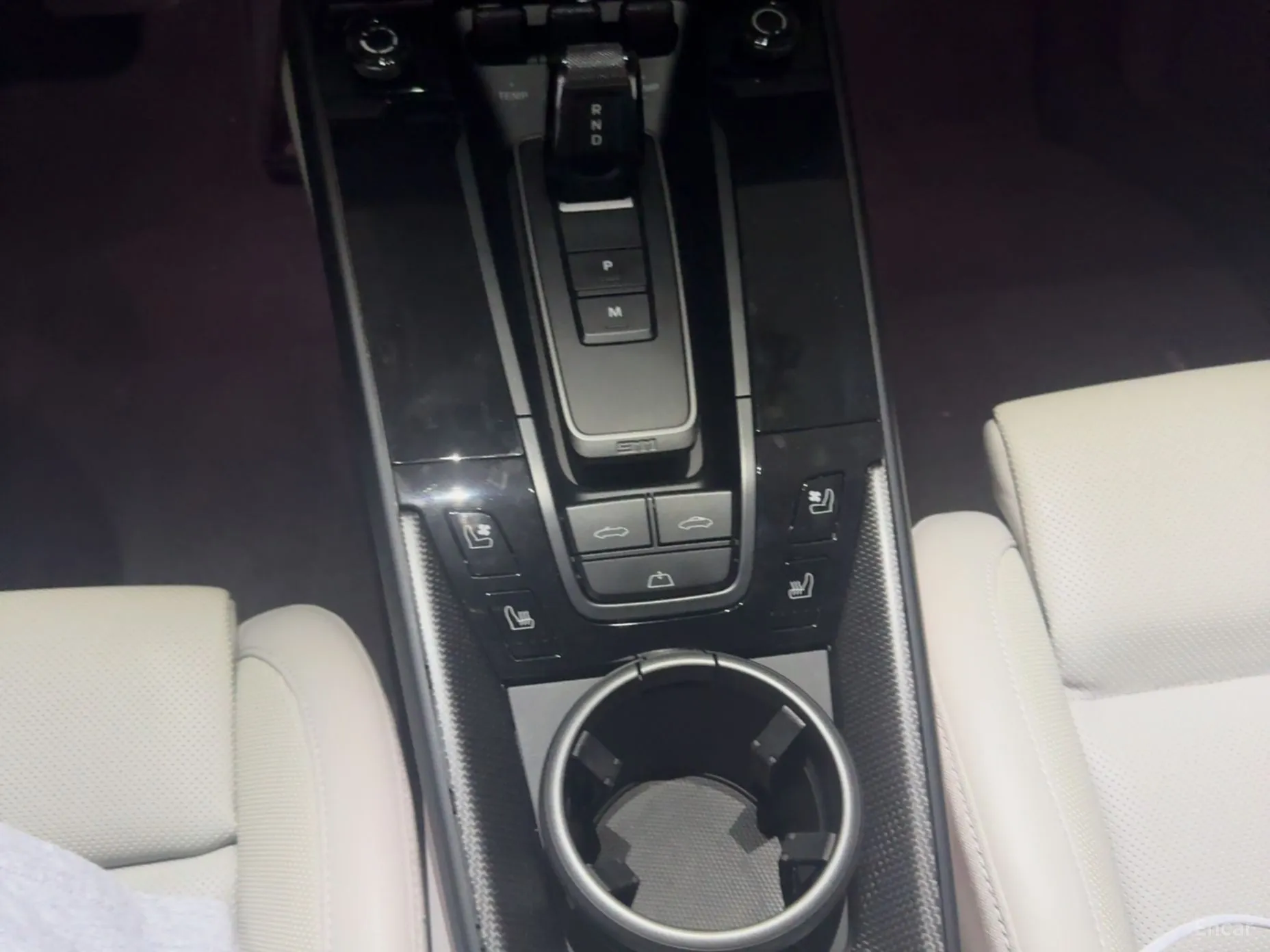 Porsche 911 (992) превью 11
