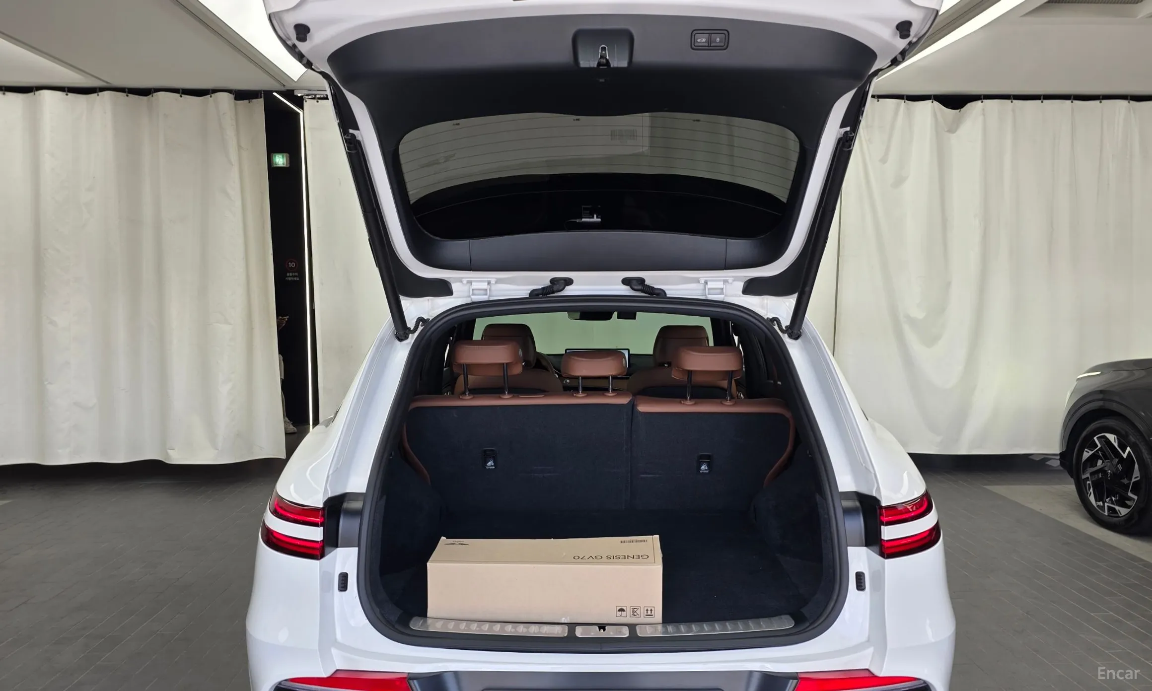 Genesis GV70 превью 20