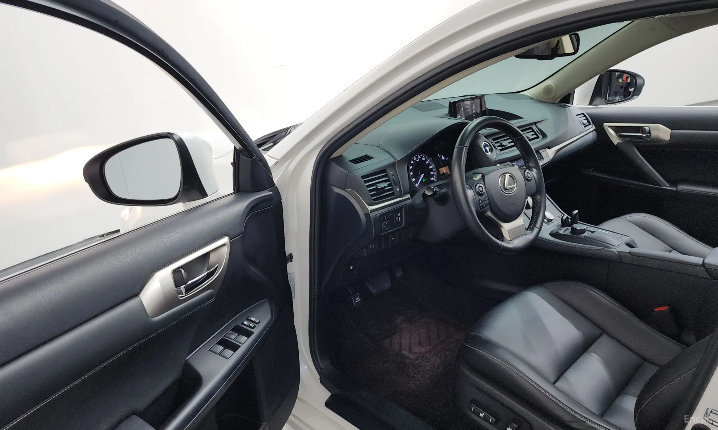 Lexus CT200h превью 10