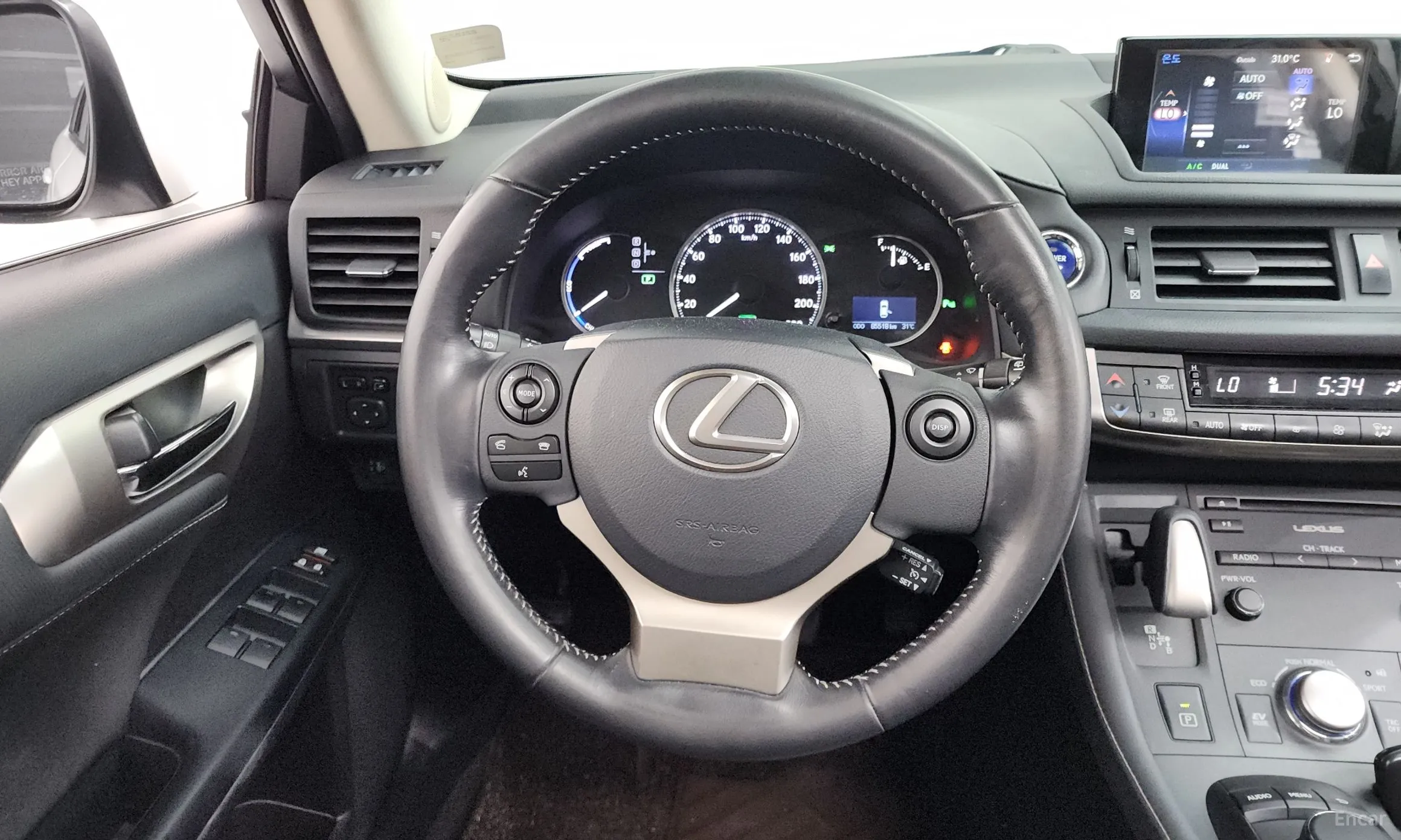 Lexus CT200h превью 14