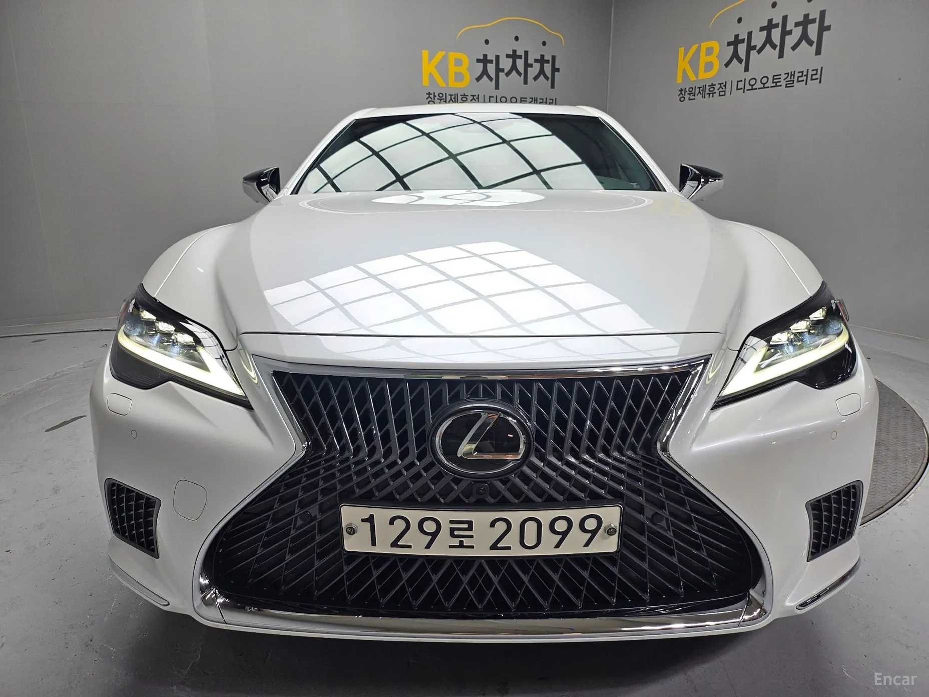 Lexus LS500h Gen 5
