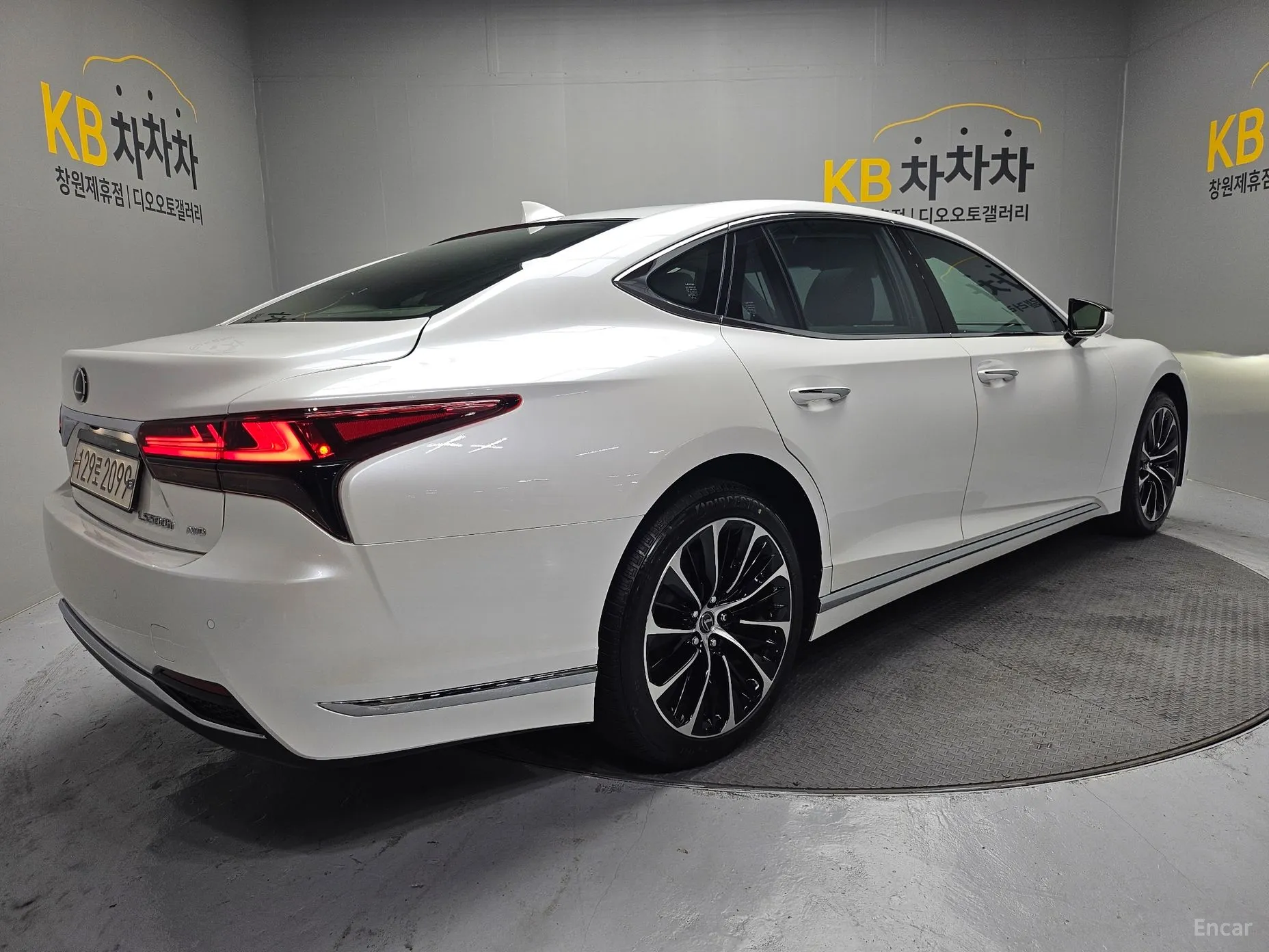 Lexus LS500h Gen 5 превью 4