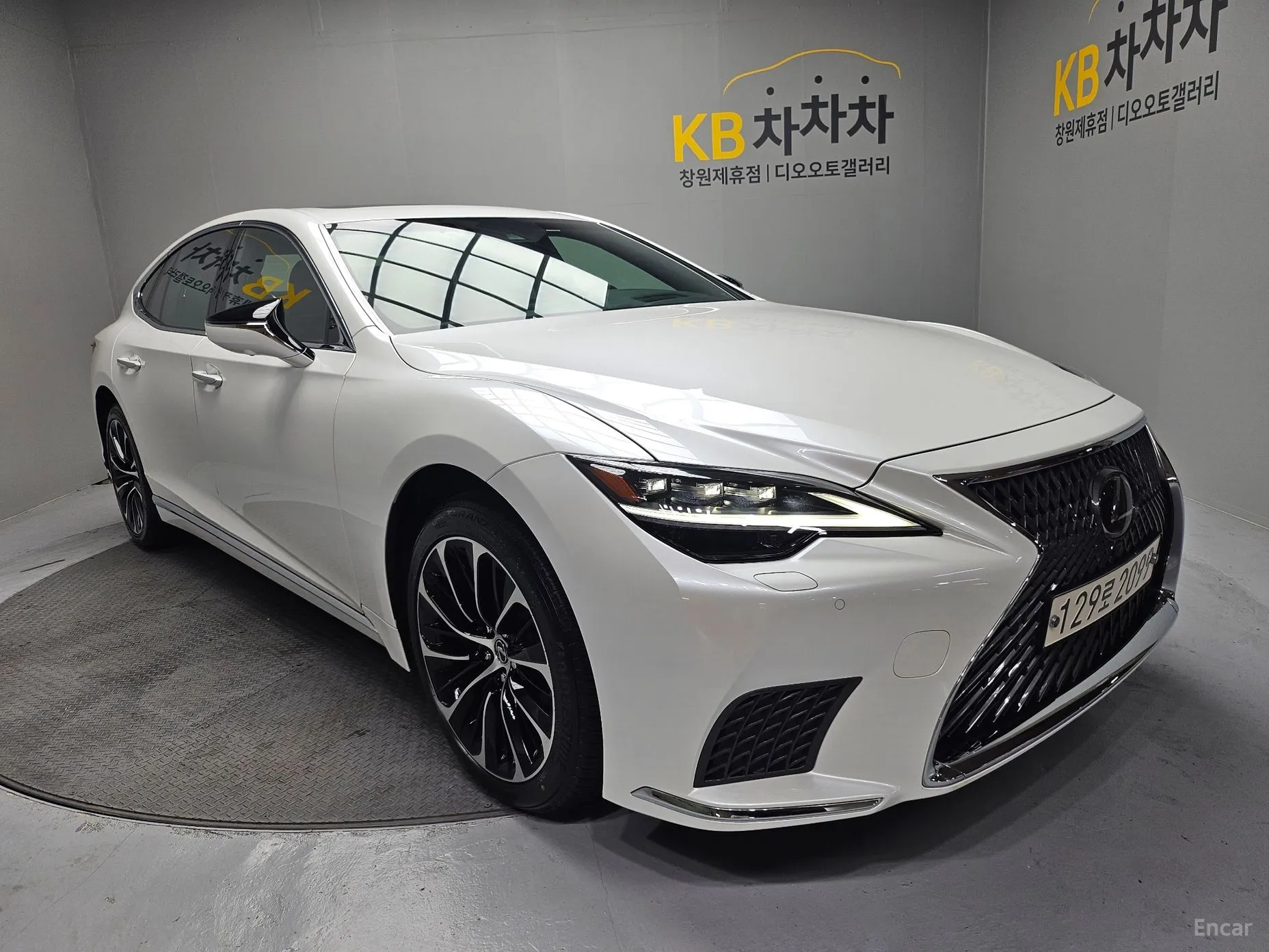 Lexus LS500h Gen 5 превью 5
