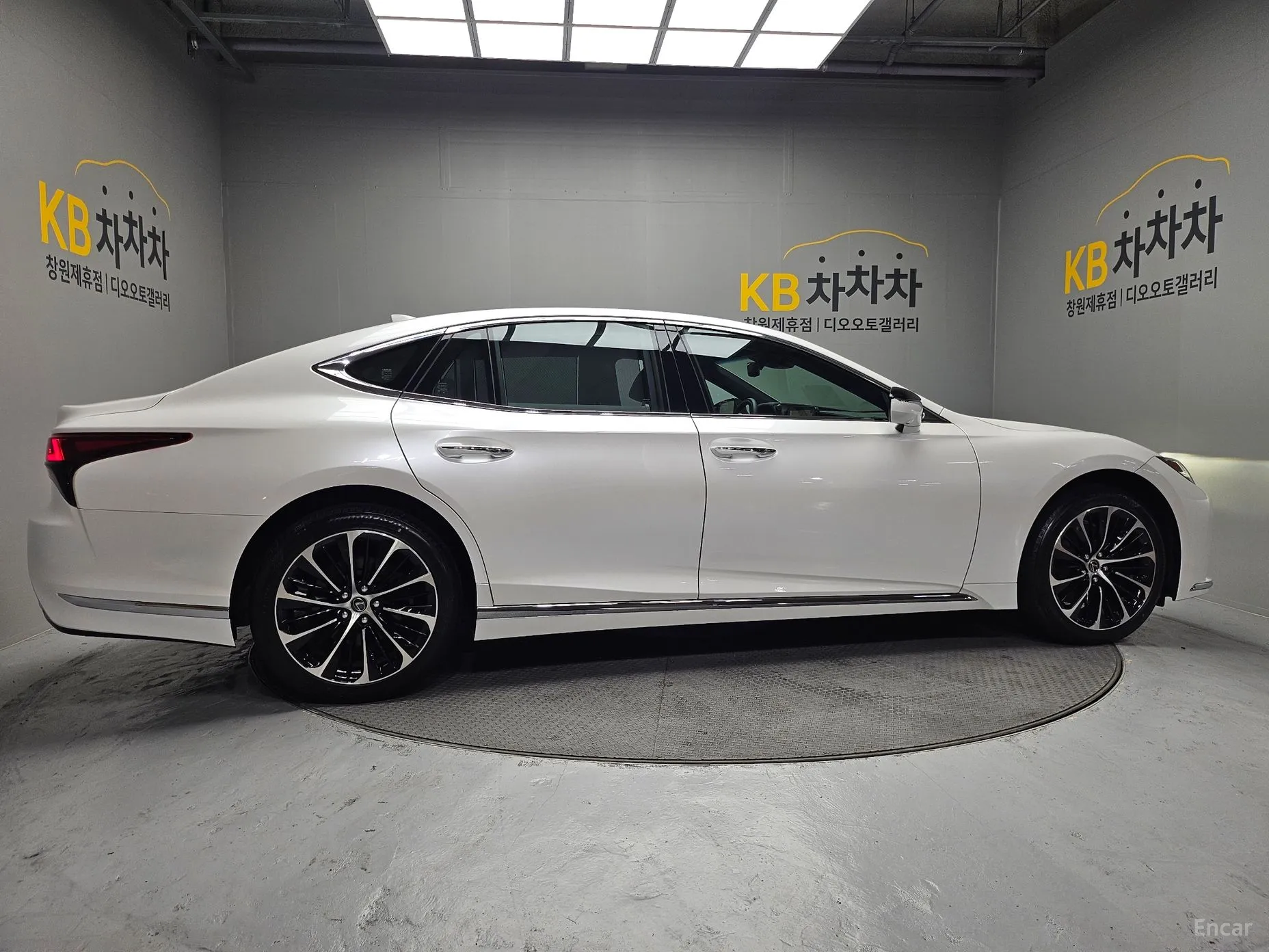 Lexus LS500h Gen 5 превью 6
