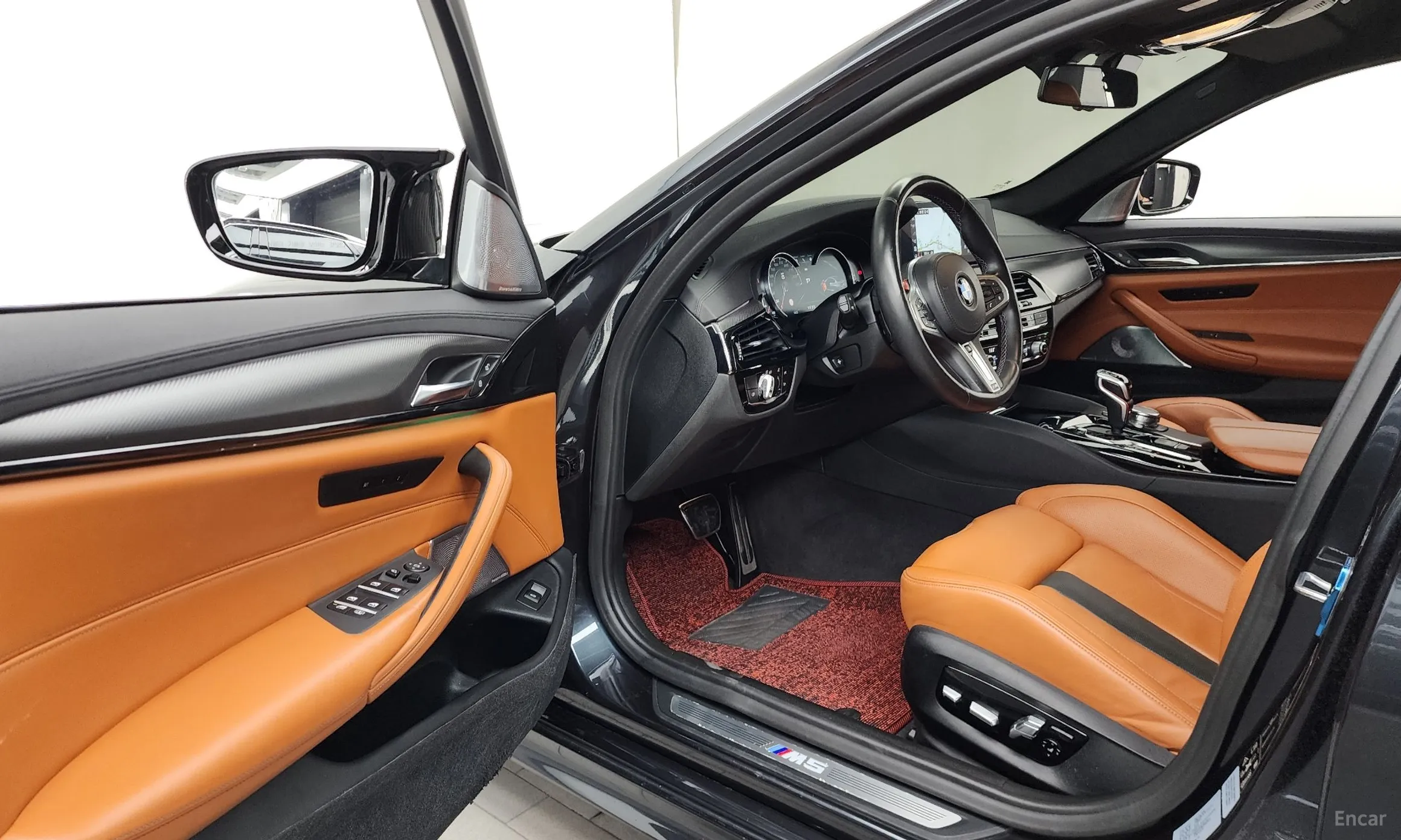 BMW M5 (F90) превью 10