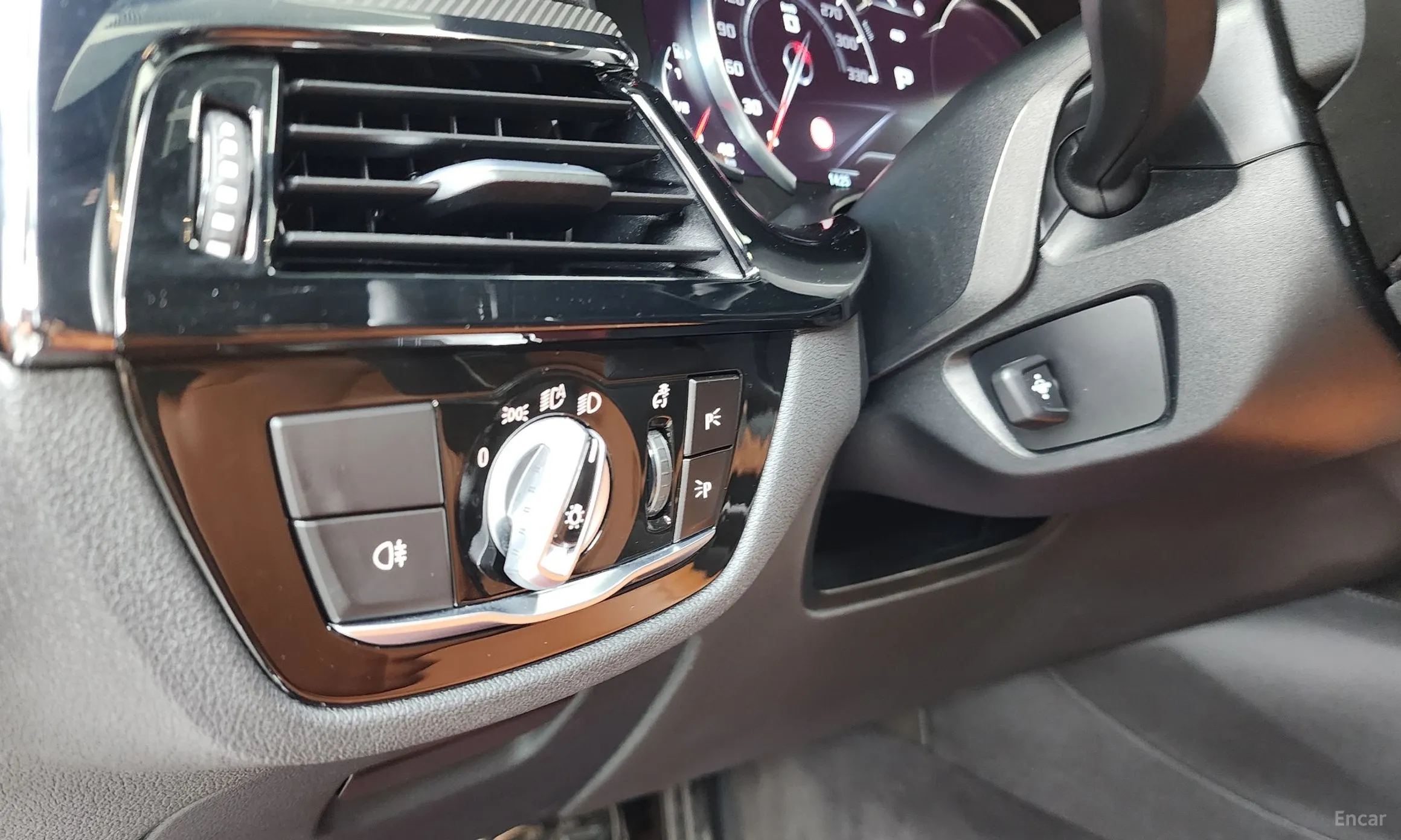 BMW M5 (F90) превью 16