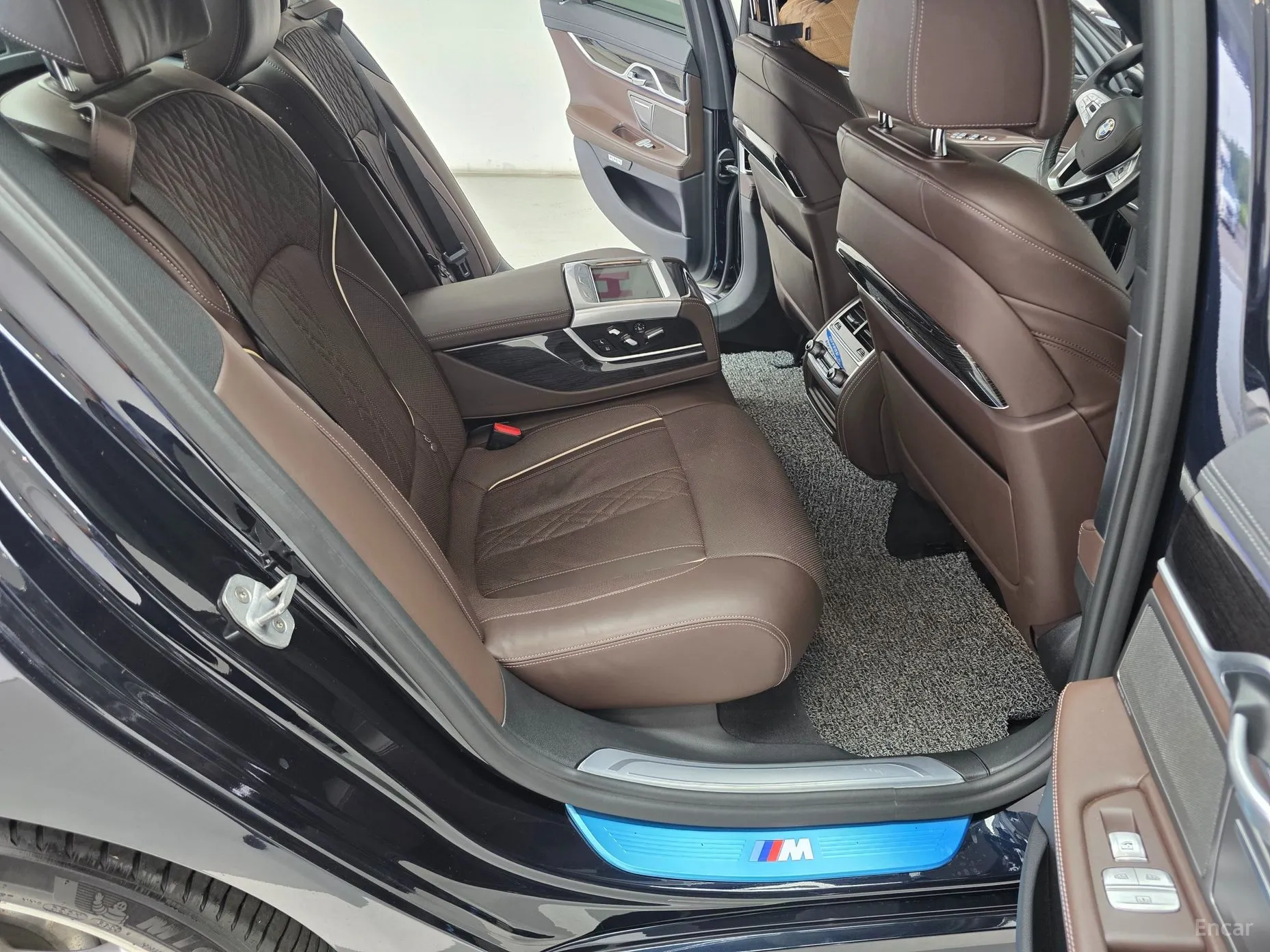 BMW 7 Series (G11) превью 13