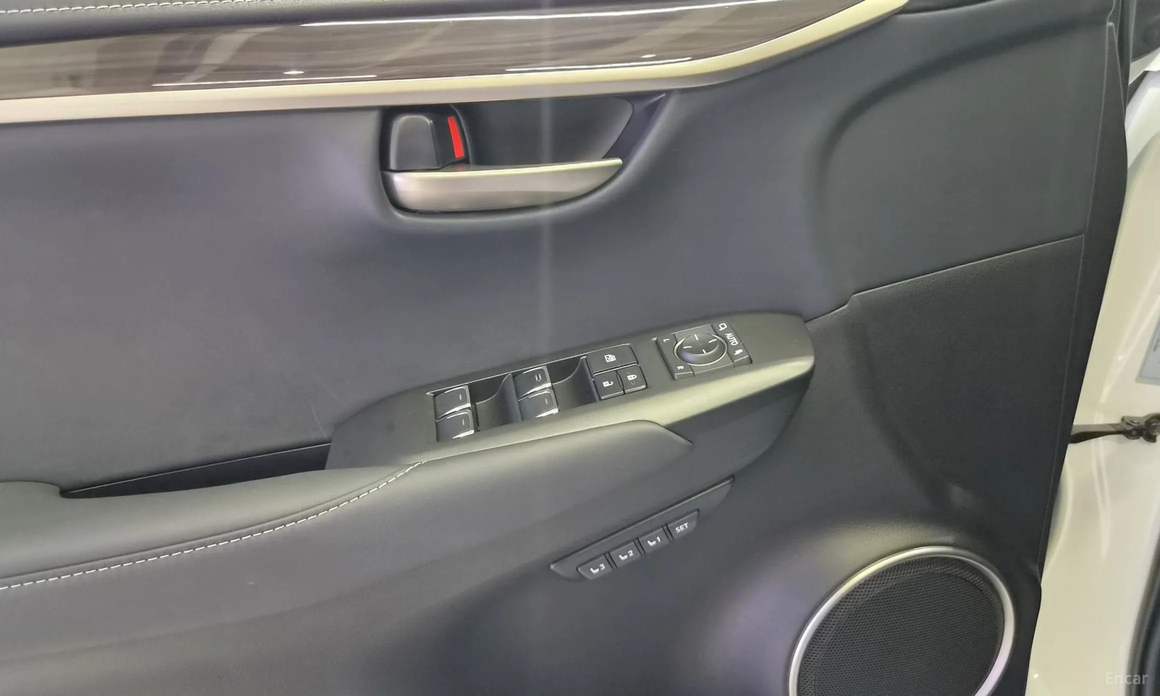 Lexus NX300h превью 16