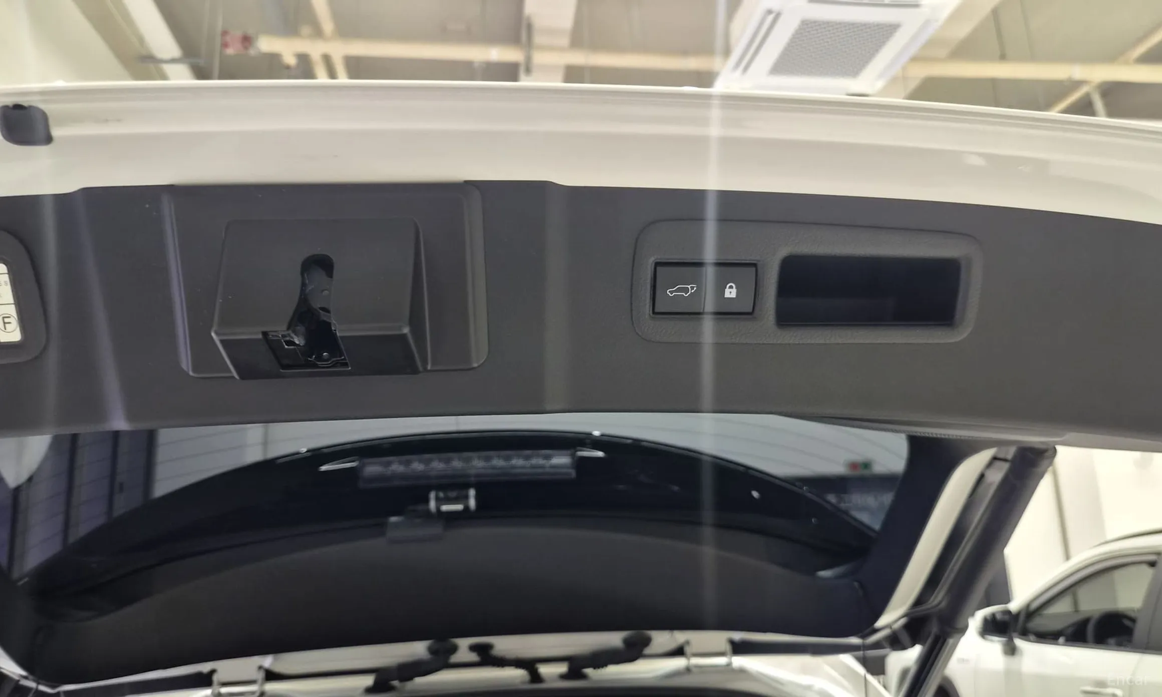 Lexus NX300h превью 20