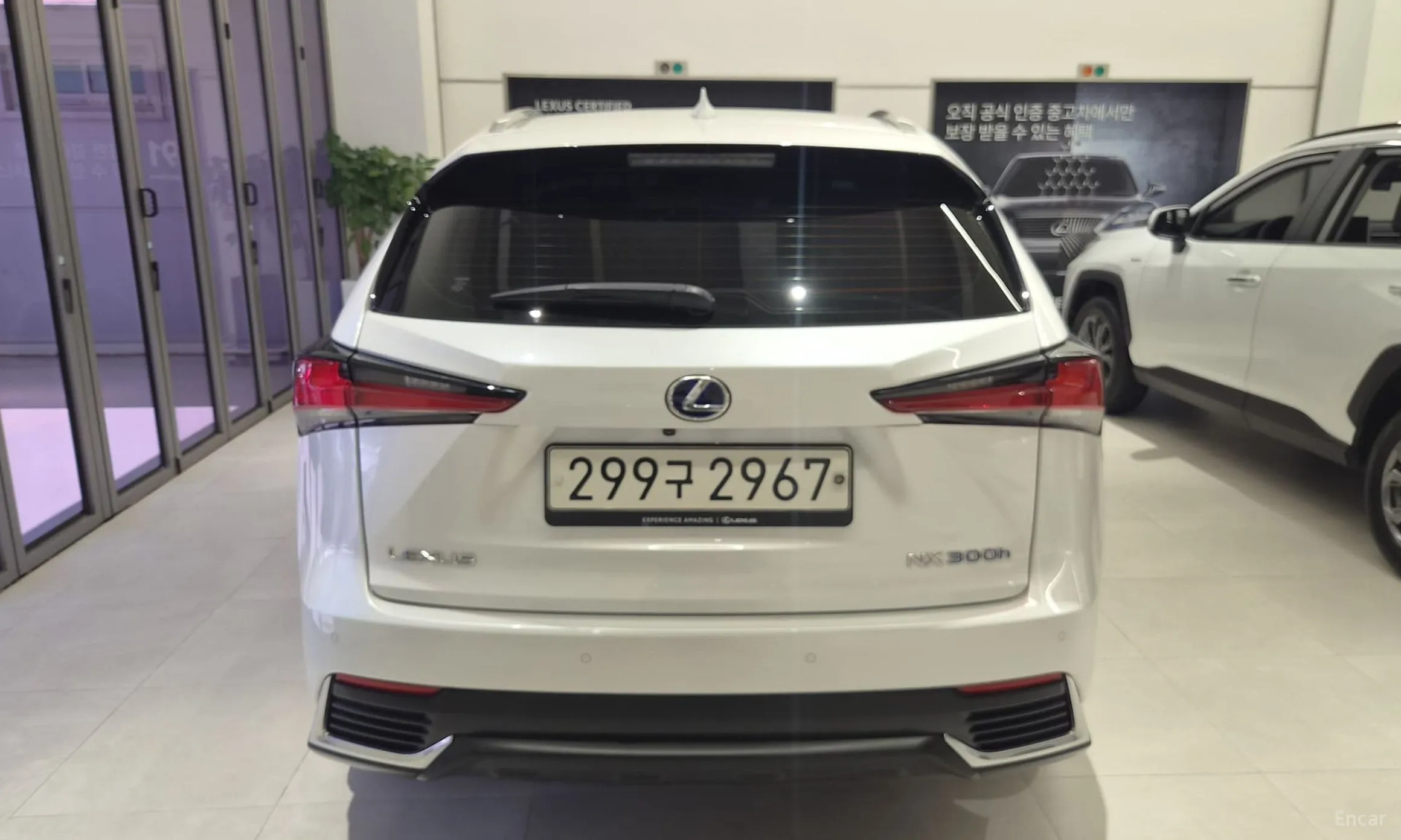 Lexus NX300h превью 4