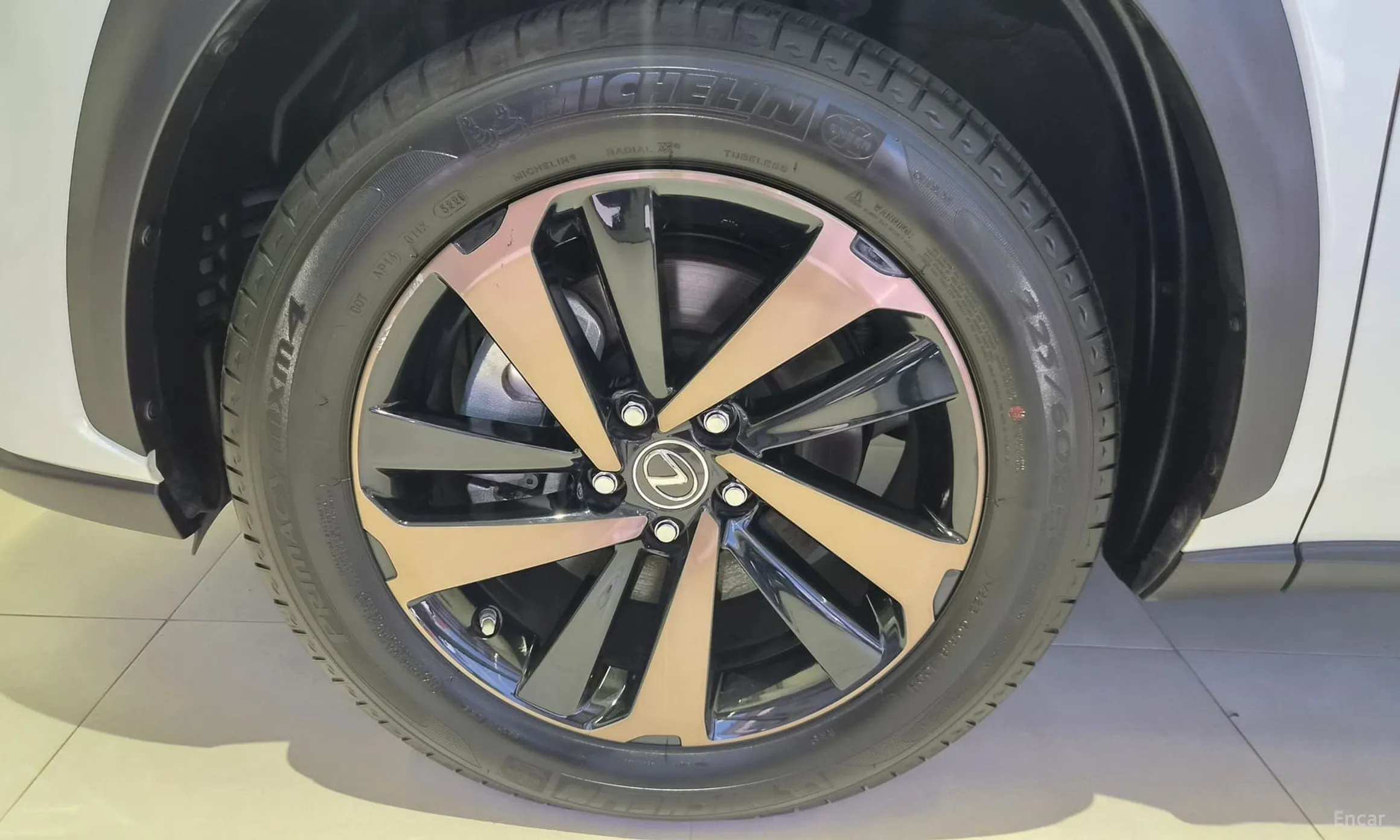 Lexus NX300h превью 5