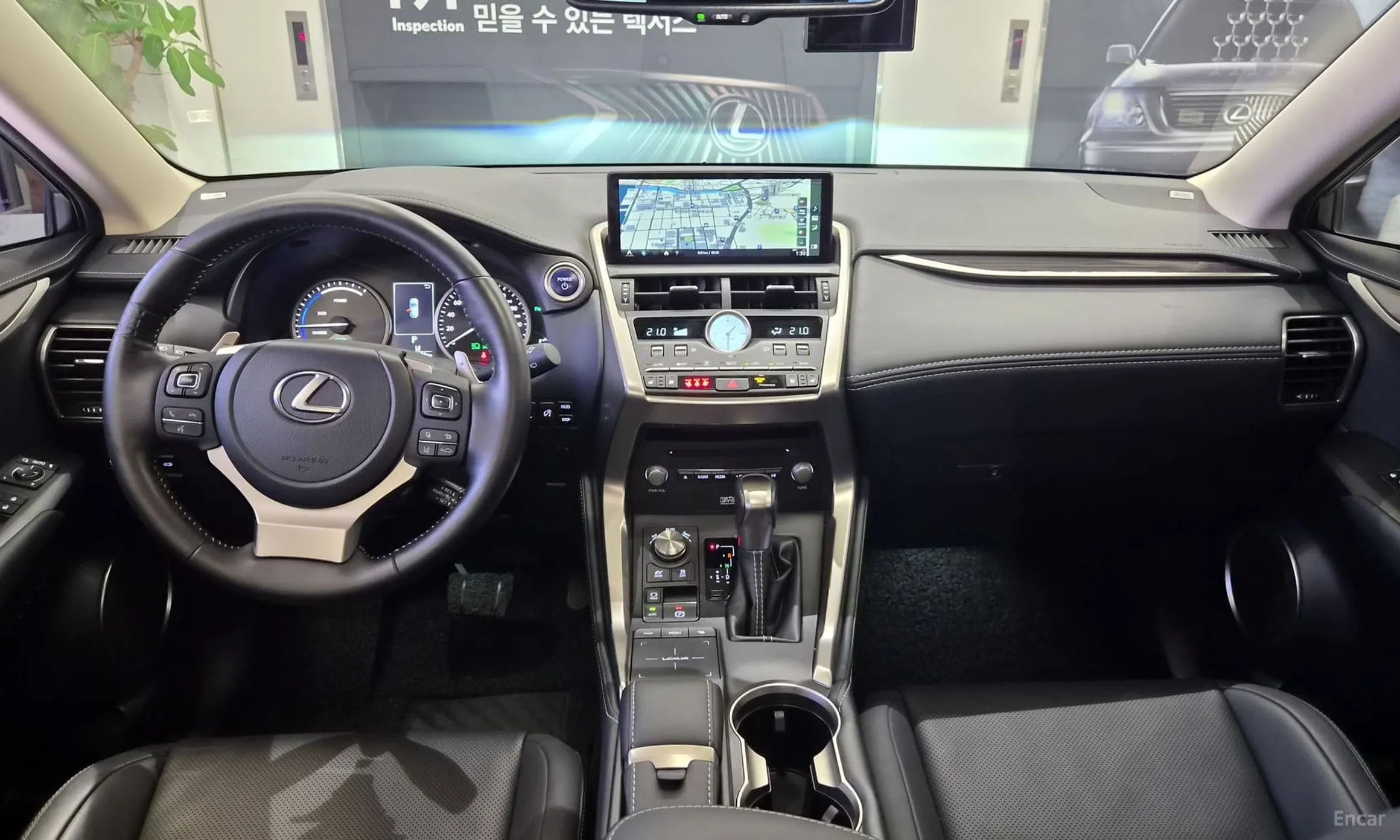 Lexus NX300h превью 7