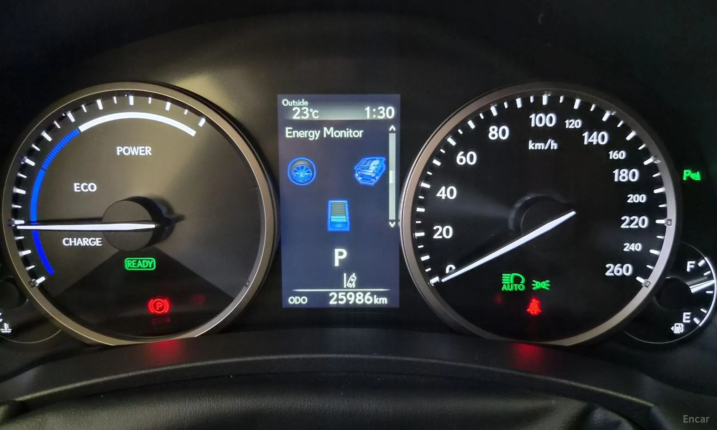 Lexus NX300h превью 8