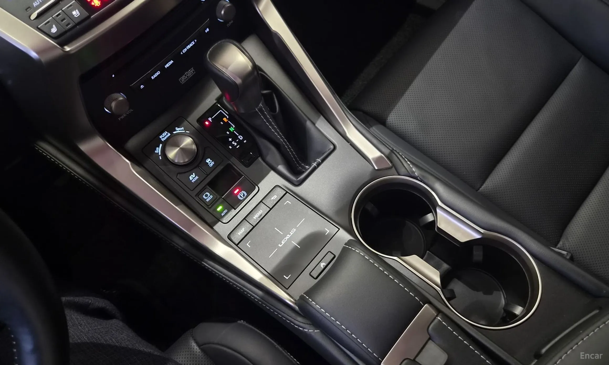 Lexus NX300h превью 9