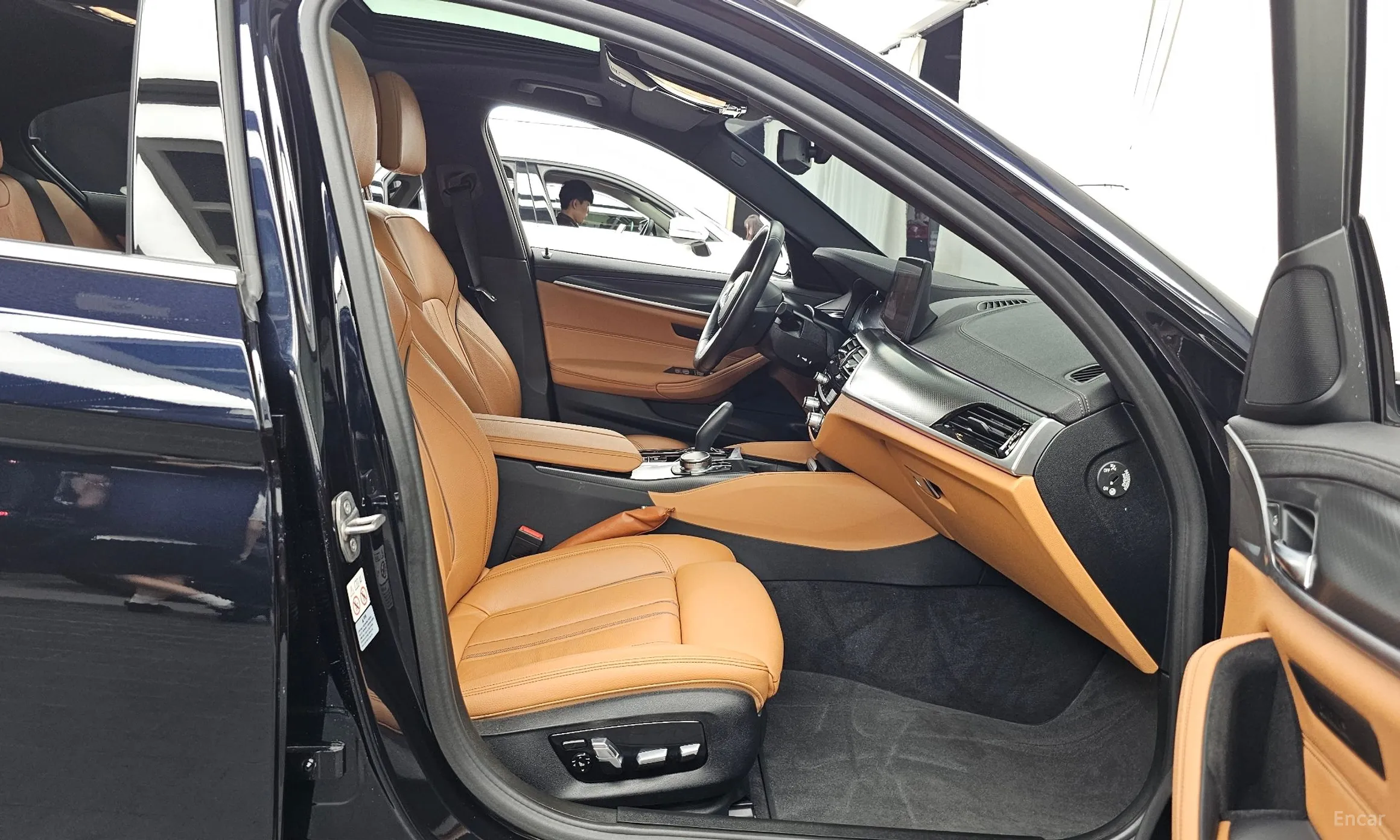 BMW 5 Series (G30) превью 11