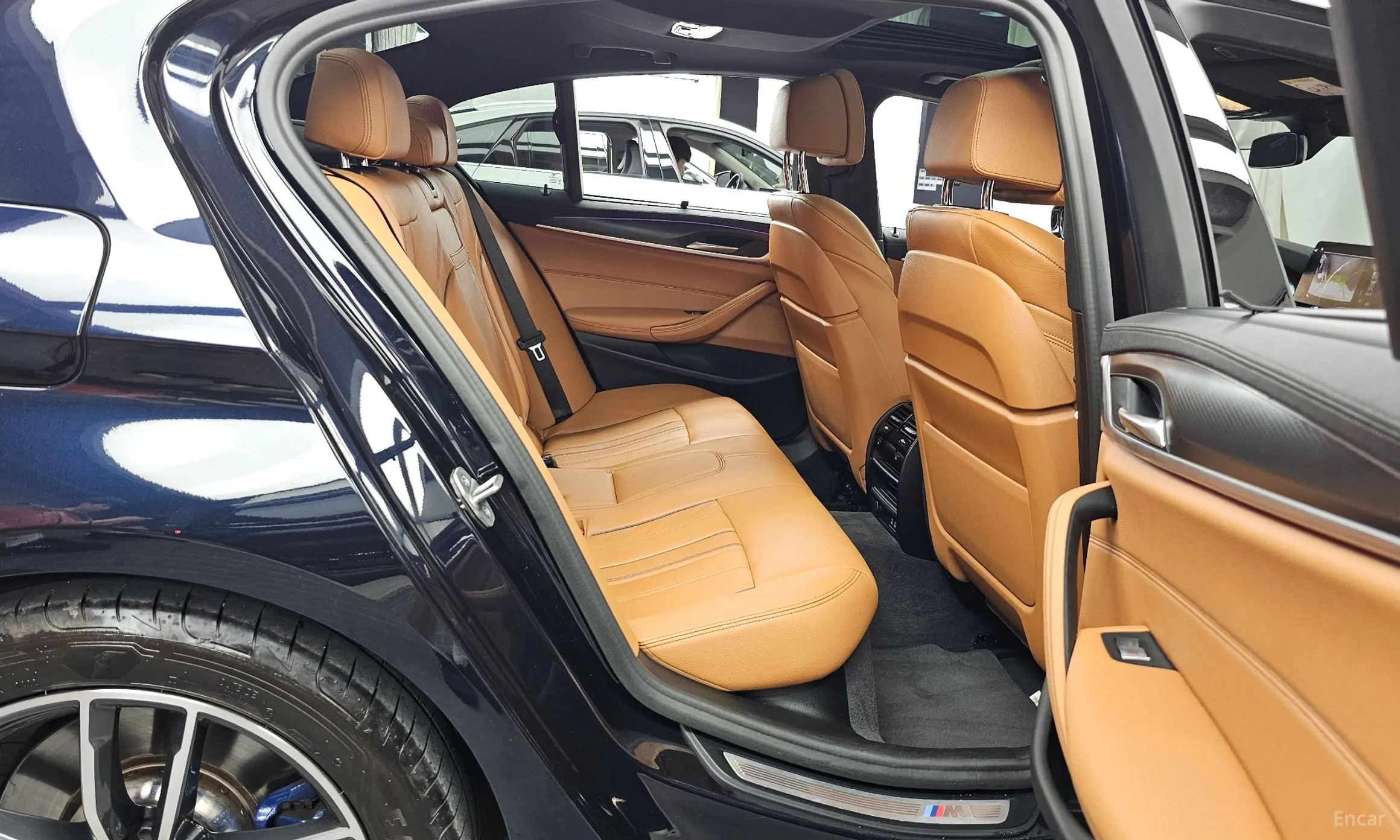 BMW 5 Series (G30) превью 12