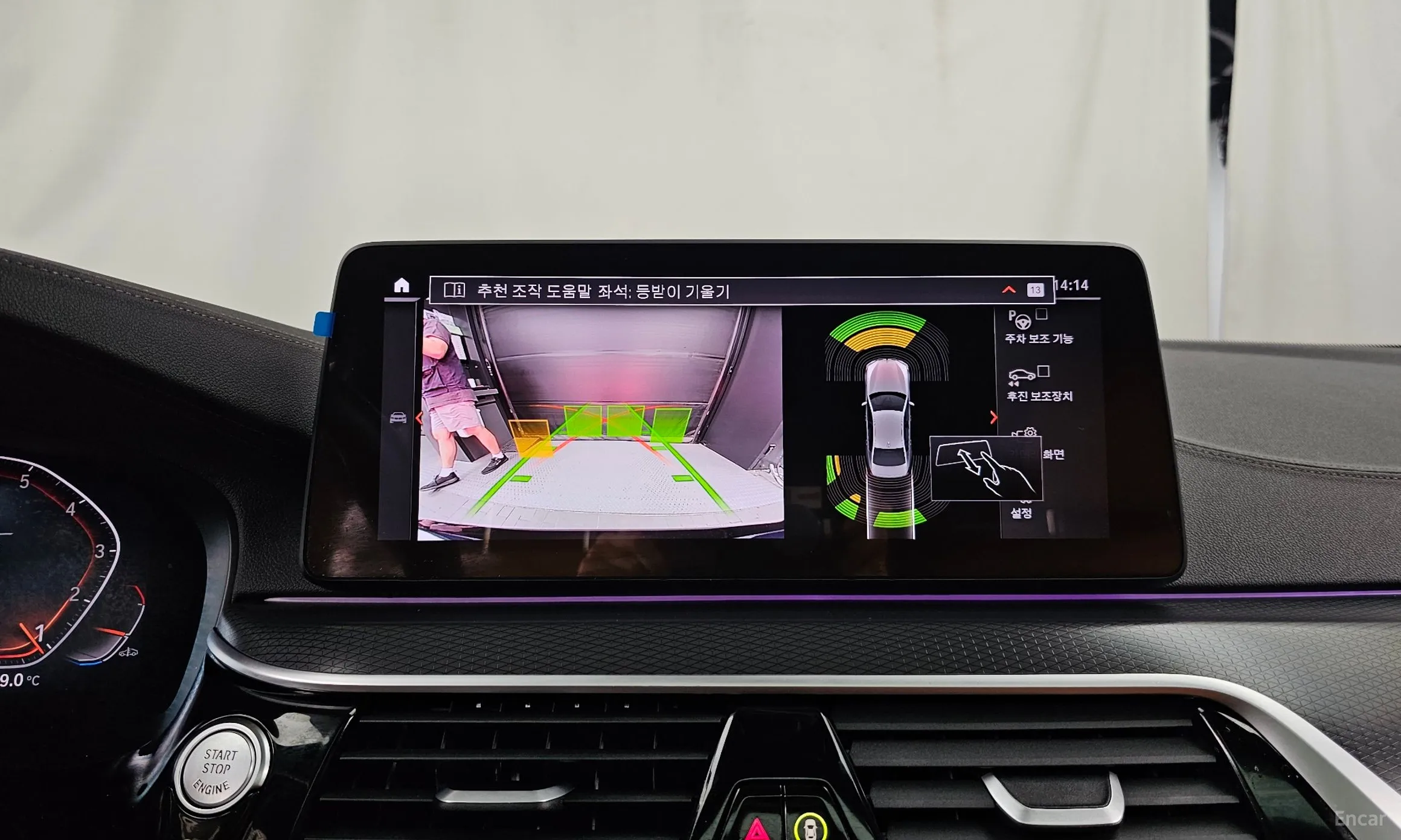 BMW 5 Series (G30) превью 15