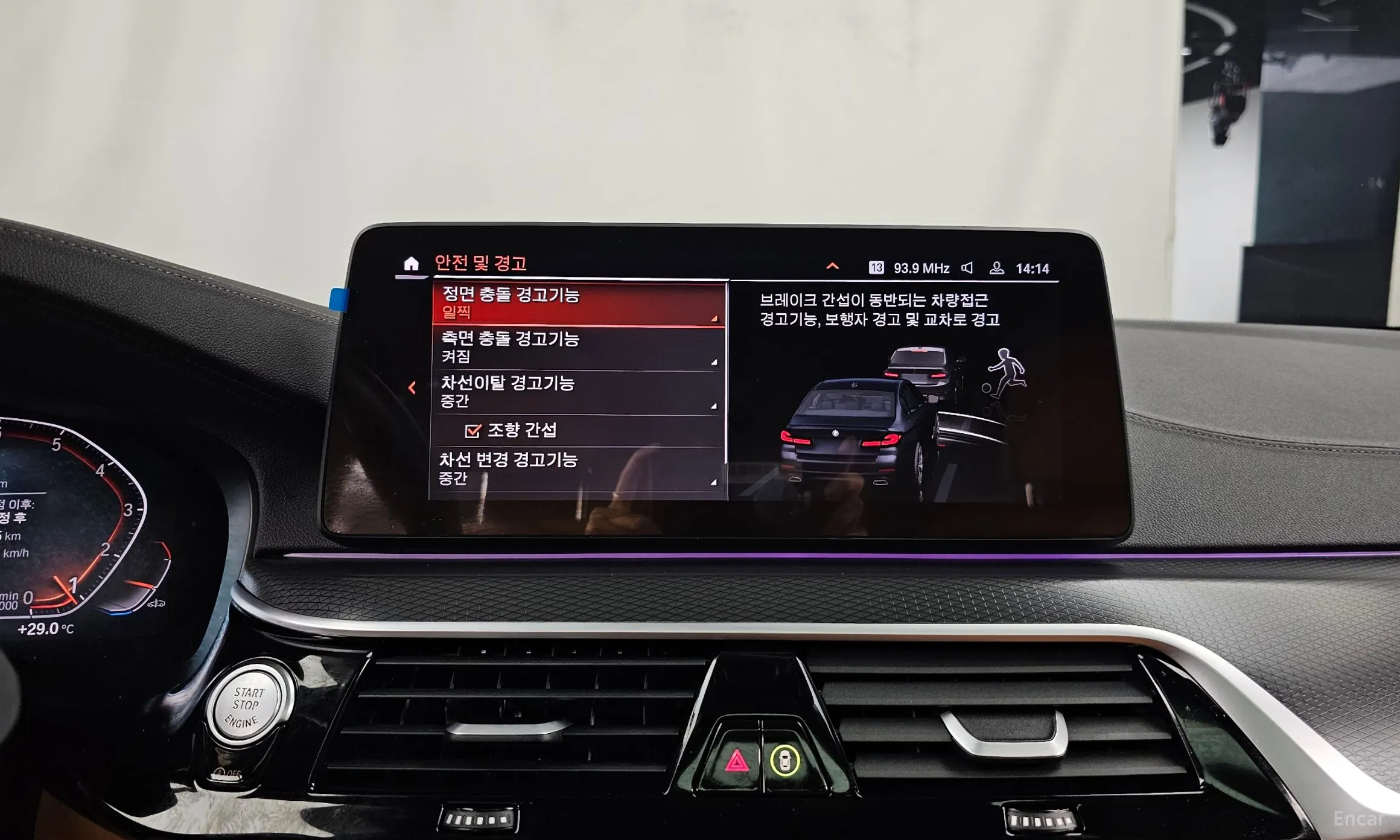 BMW 5 Series (G30) превью 16