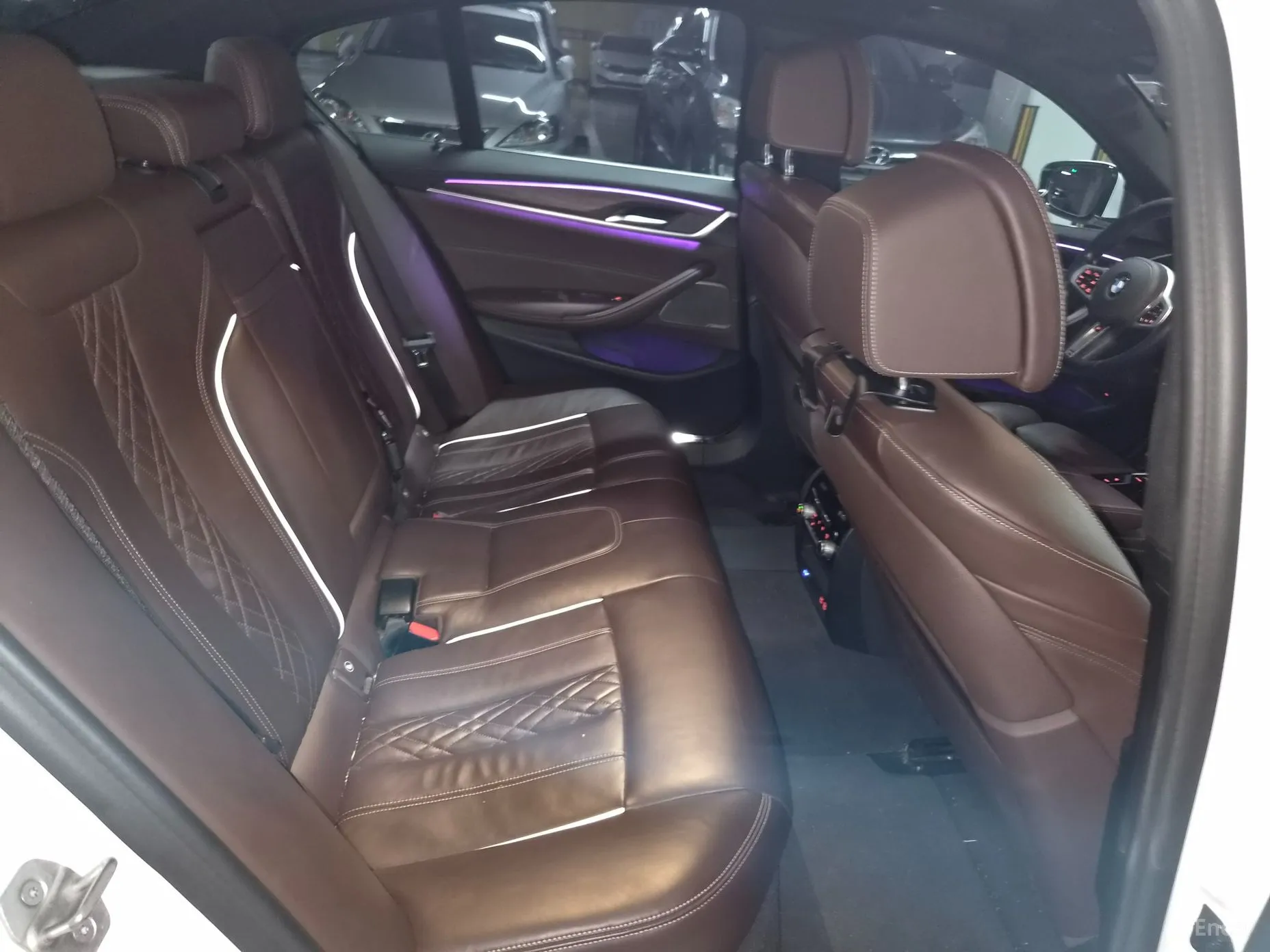 BMW 5 Series (G30) превью 12