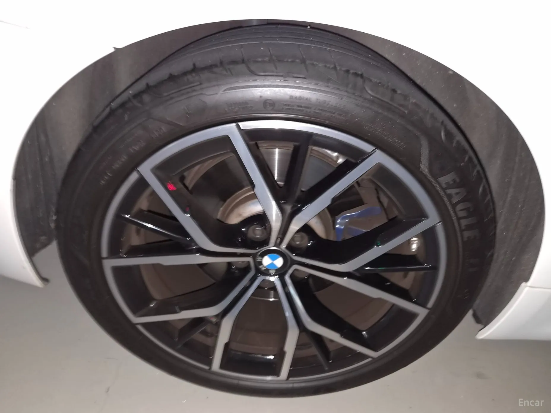 BMW 5 Series (G30) превью 15