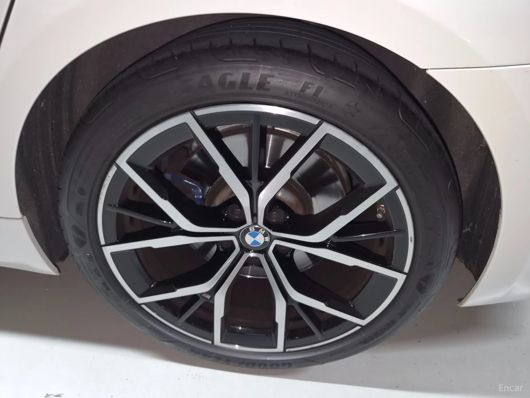 BMW 5 Series (G30) превью 16