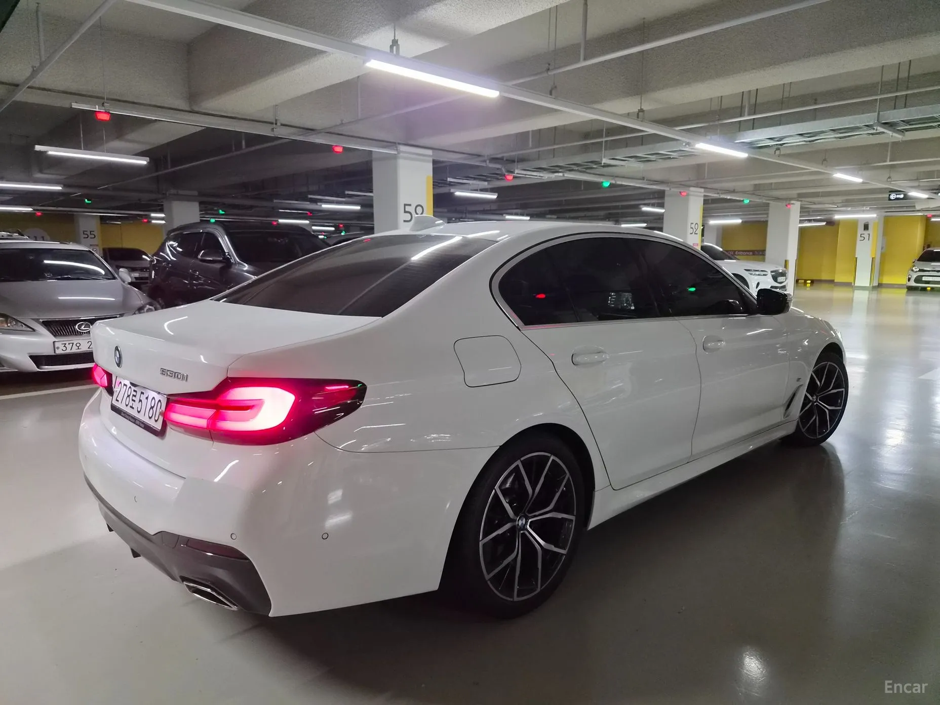BMW 5 Series (G30) превью 4