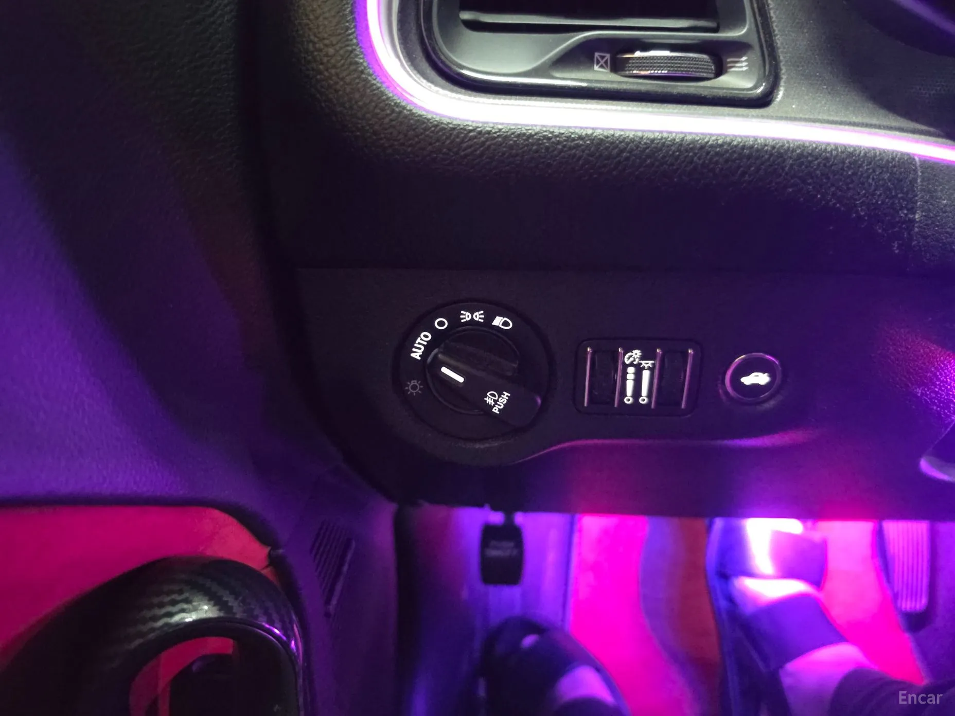 Dodge Challenger превью 10
