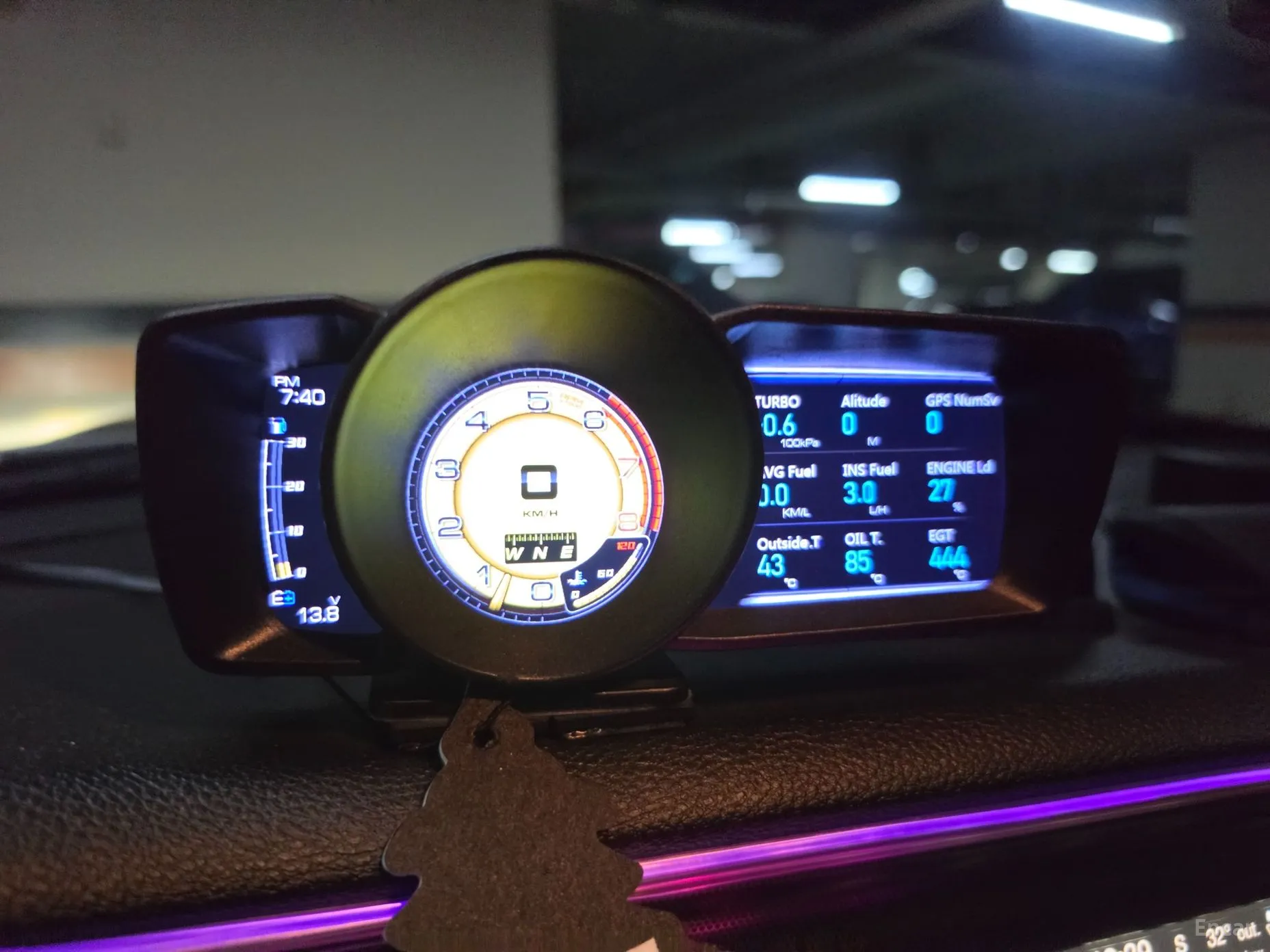 Dodge Challenger превью 15