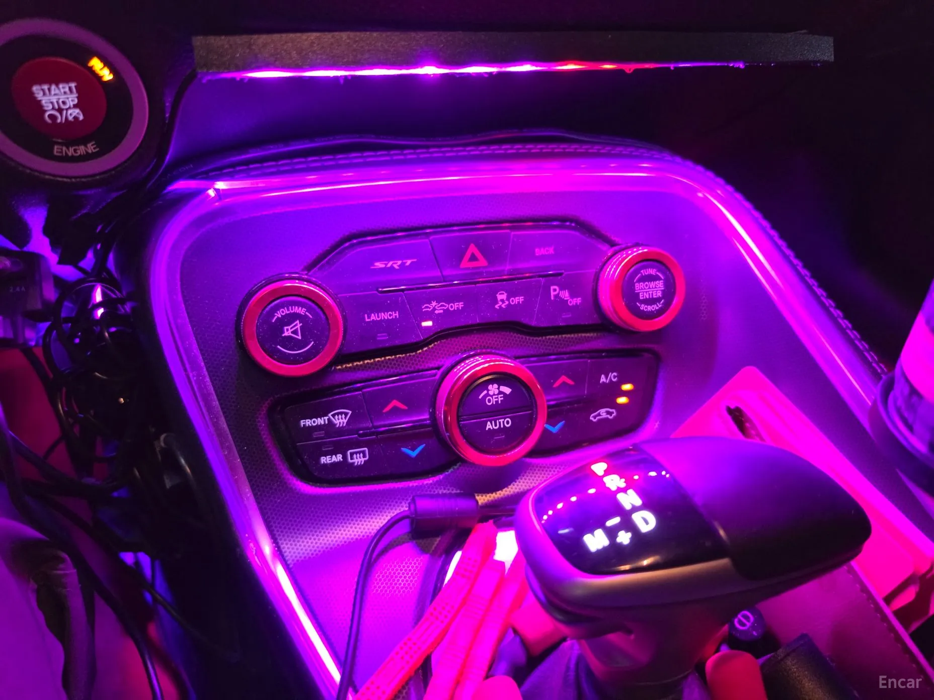 Dodge Challenger превью 16