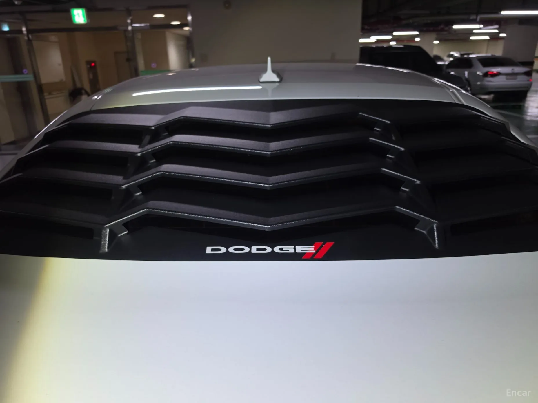 Dodge Challenger превью 6
