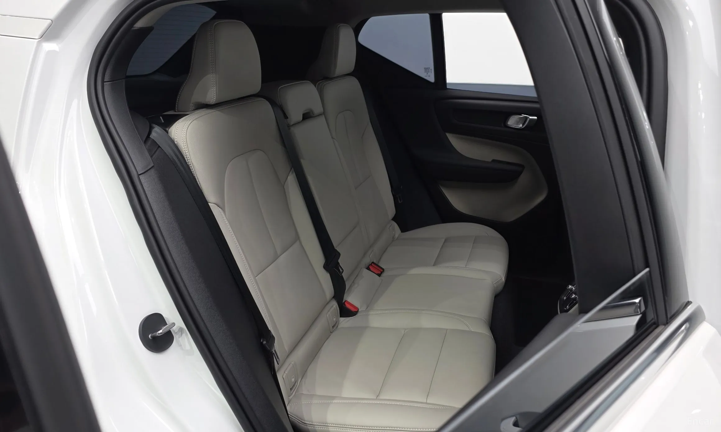 Volvo XC40 превью 11