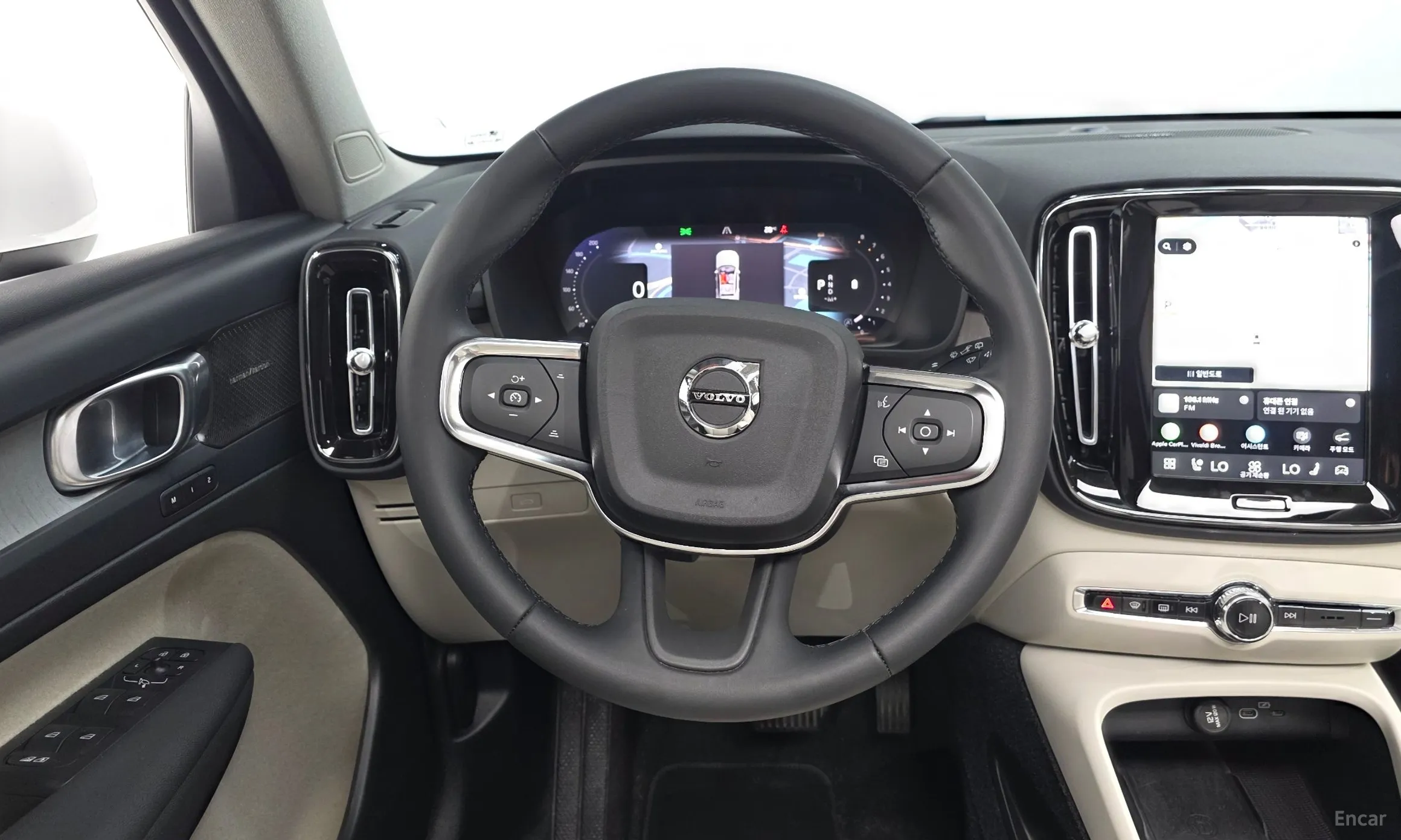 Volvo XC40 превью 12