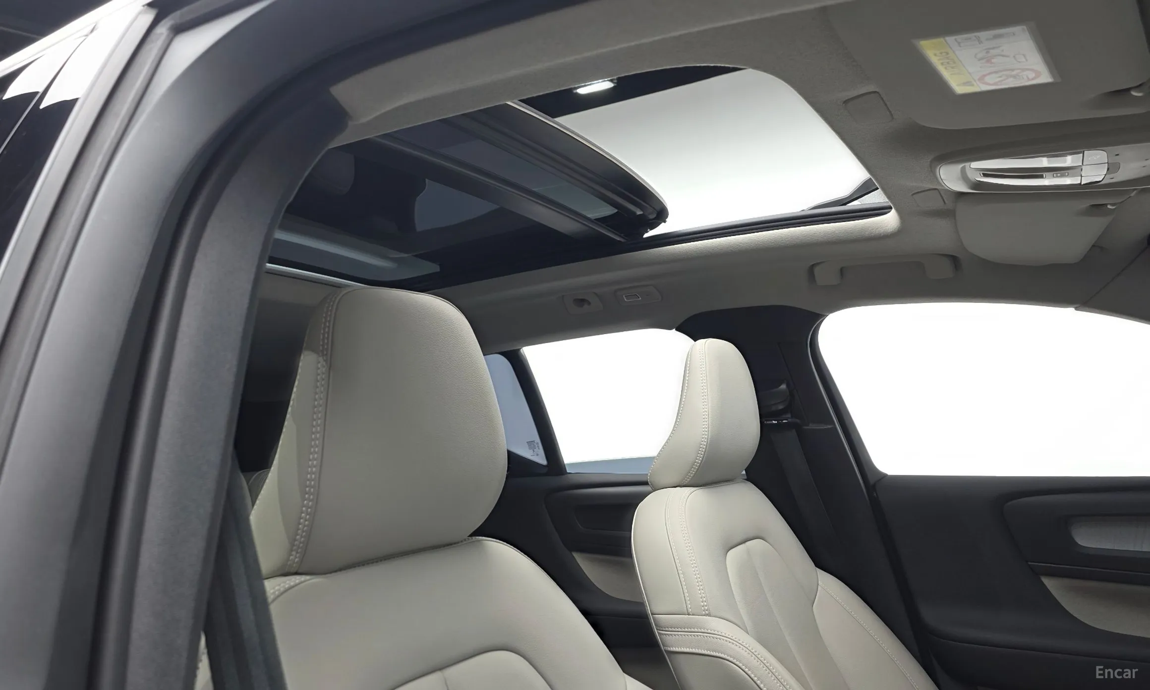 Volvo XC40 превью 15