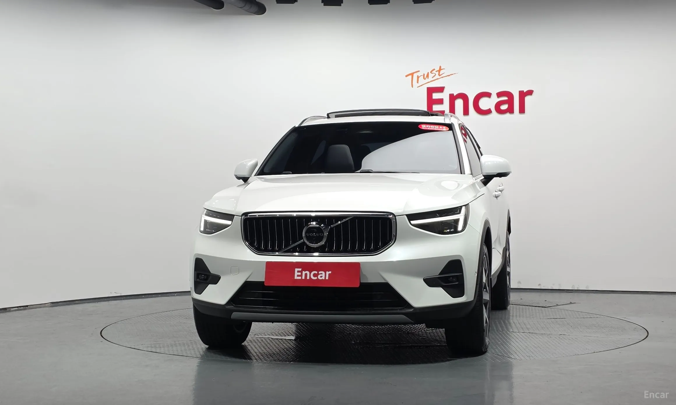 Volvo XC40 превью 3