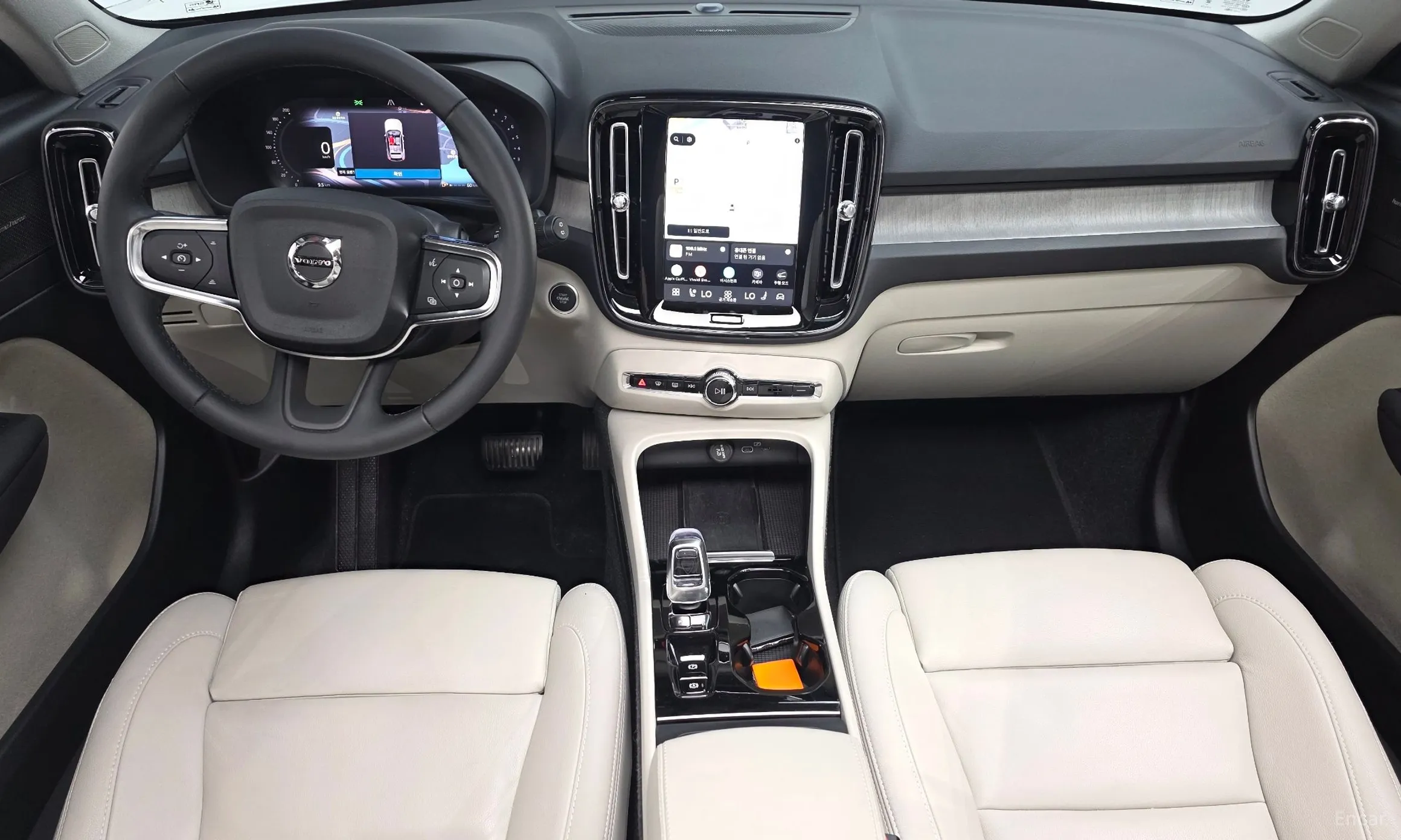 Volvo XC40 превью 7